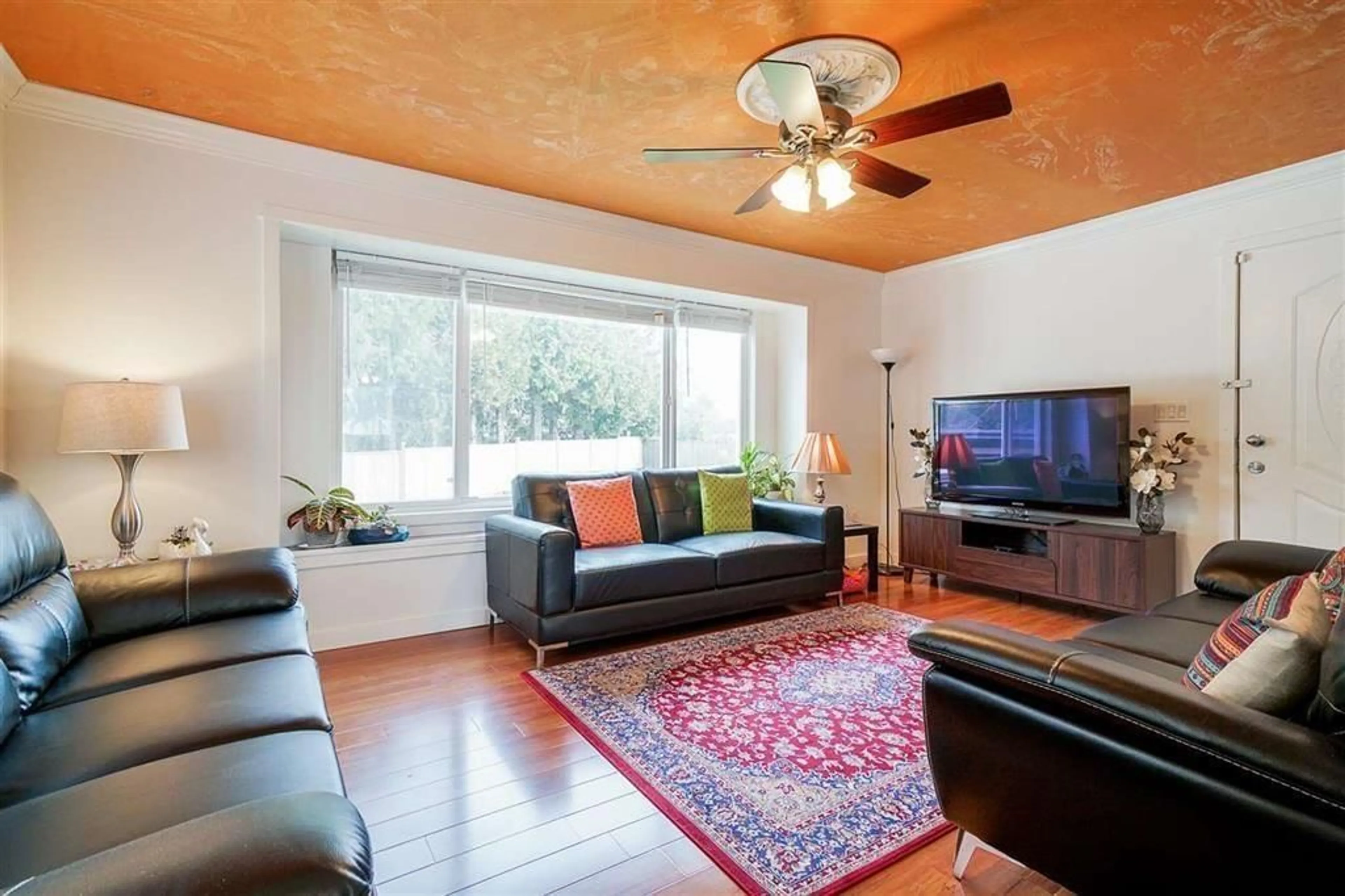 Living room with furniture, wood/laminate floor for 3174 ROYAL, Abbotsford British Columbia V2T4J6