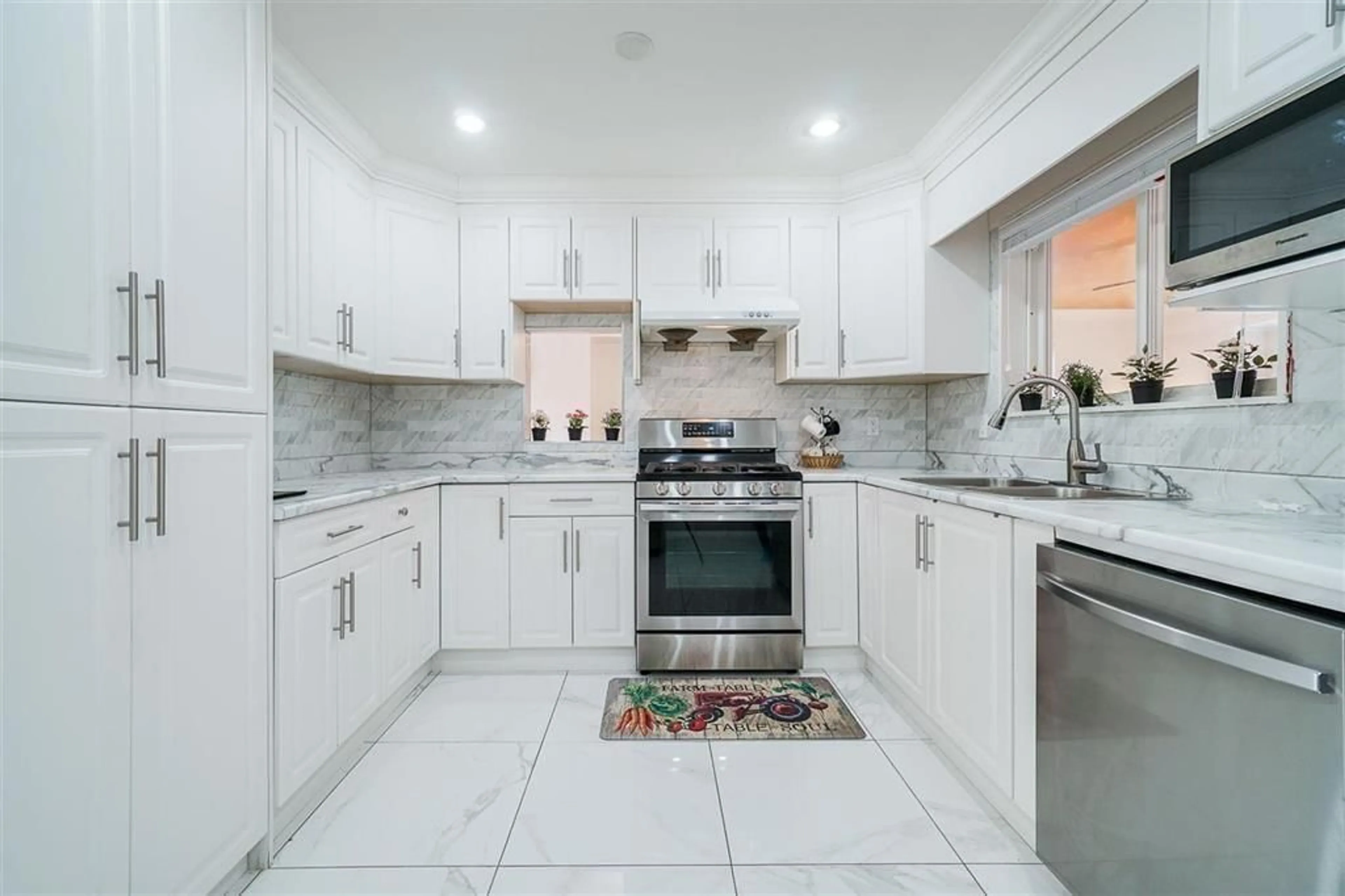 Unknown for 3174 ROYAL, Abbotsford British Columbia V2T4J6