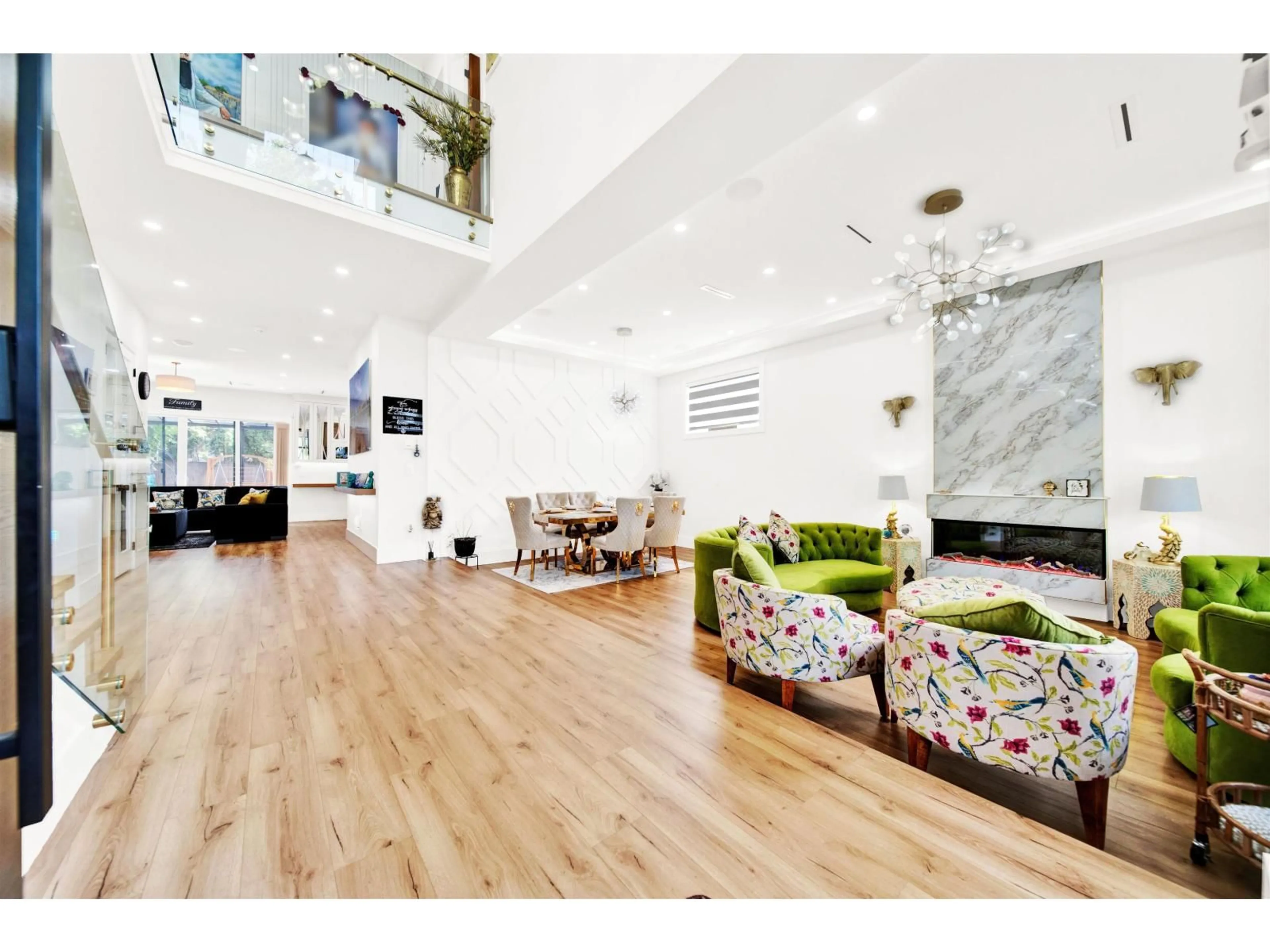 Lobby for 15496 22, Surrey British Columbia V4A2C2