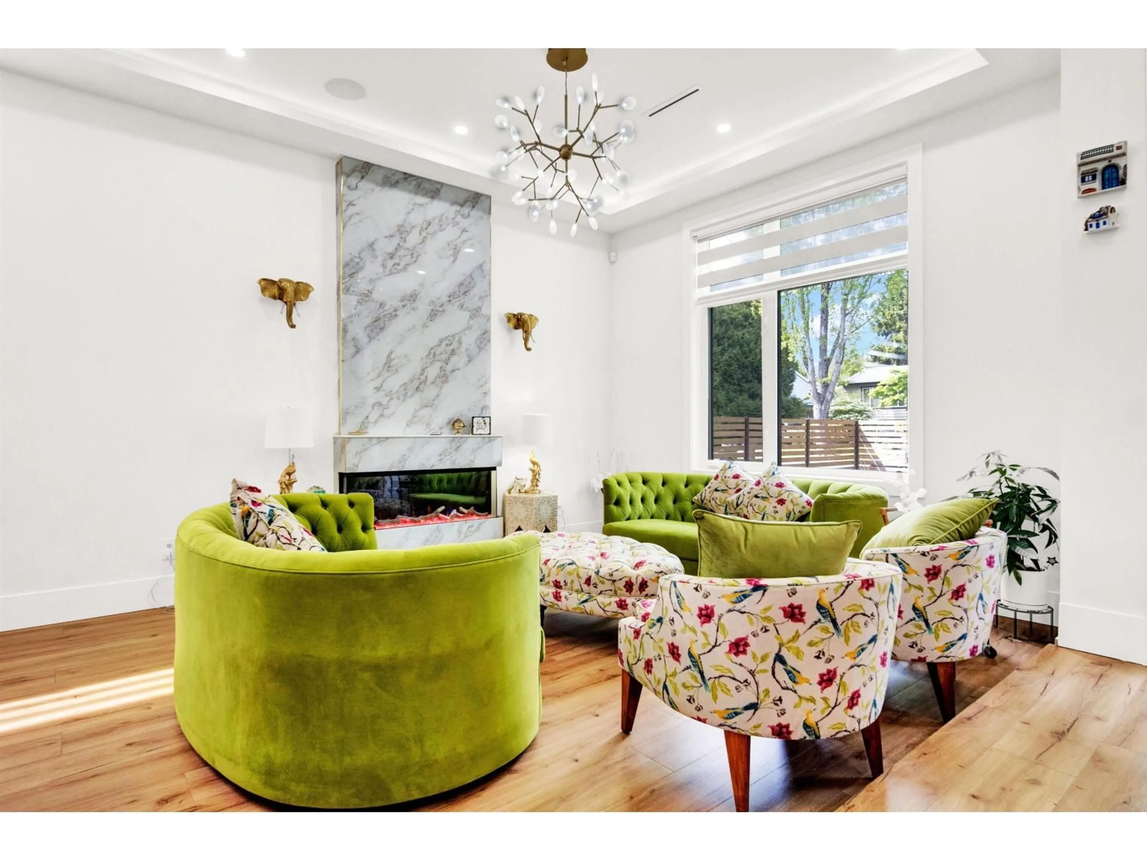 Living room with furniture, unknown for 15496 22, Surrey British Columbia V4A2C2