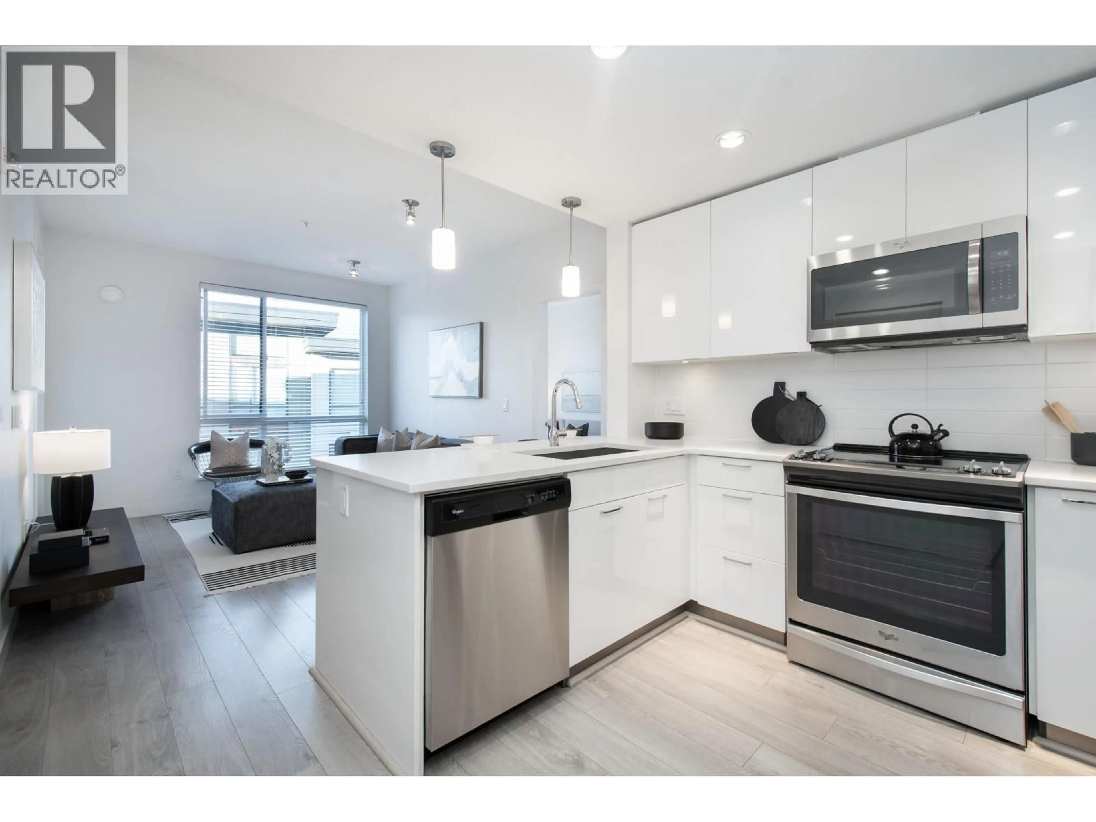 Open concept kitchen, ceramic/tile floor for 508 - 719 3RD STREET, North Vancouver British Columbia V7M0E7