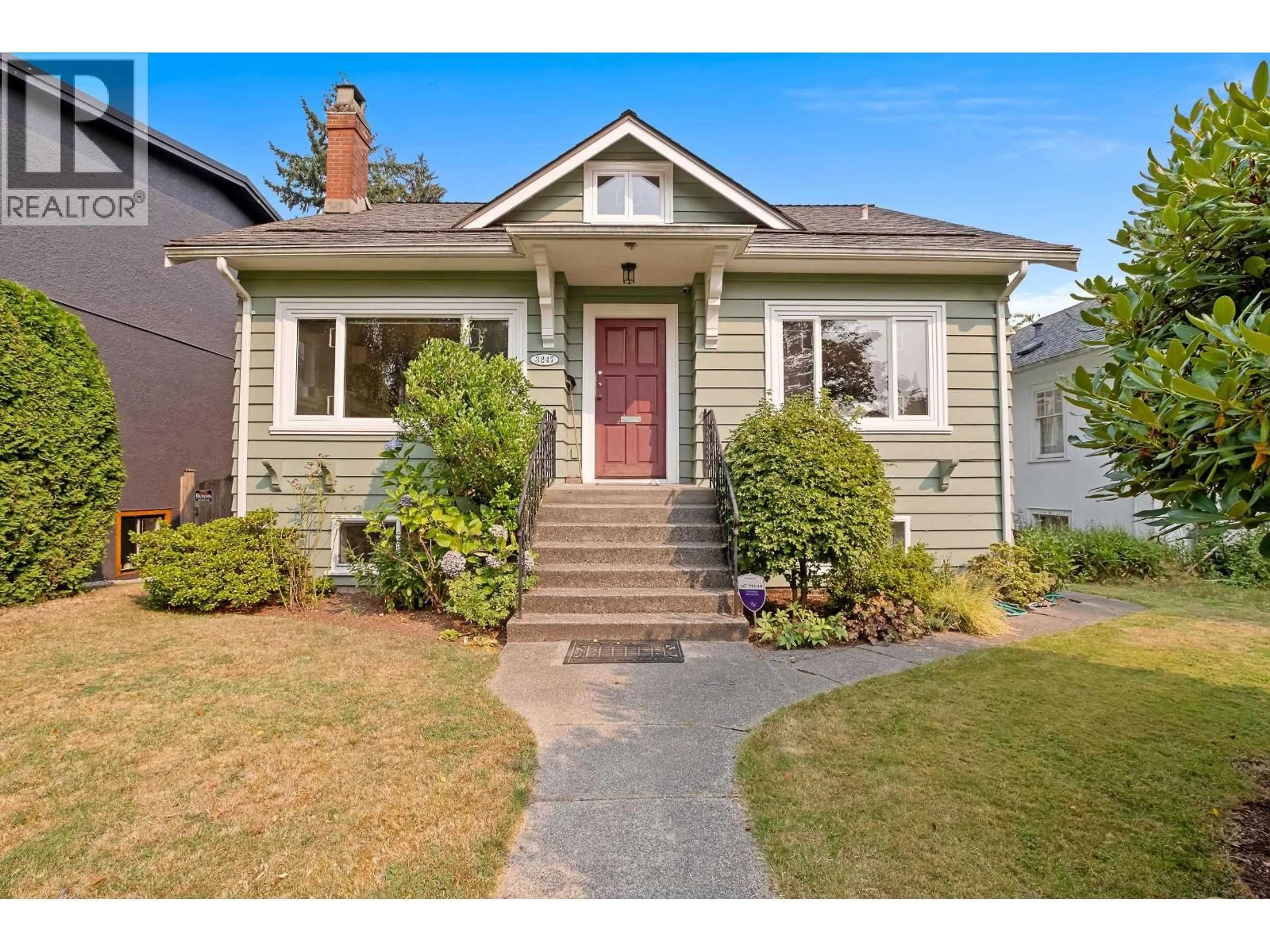 Home with vinyl exterior material, street for 3247 30TH AVENUE, Vancouver British Columbia V6L1Z5