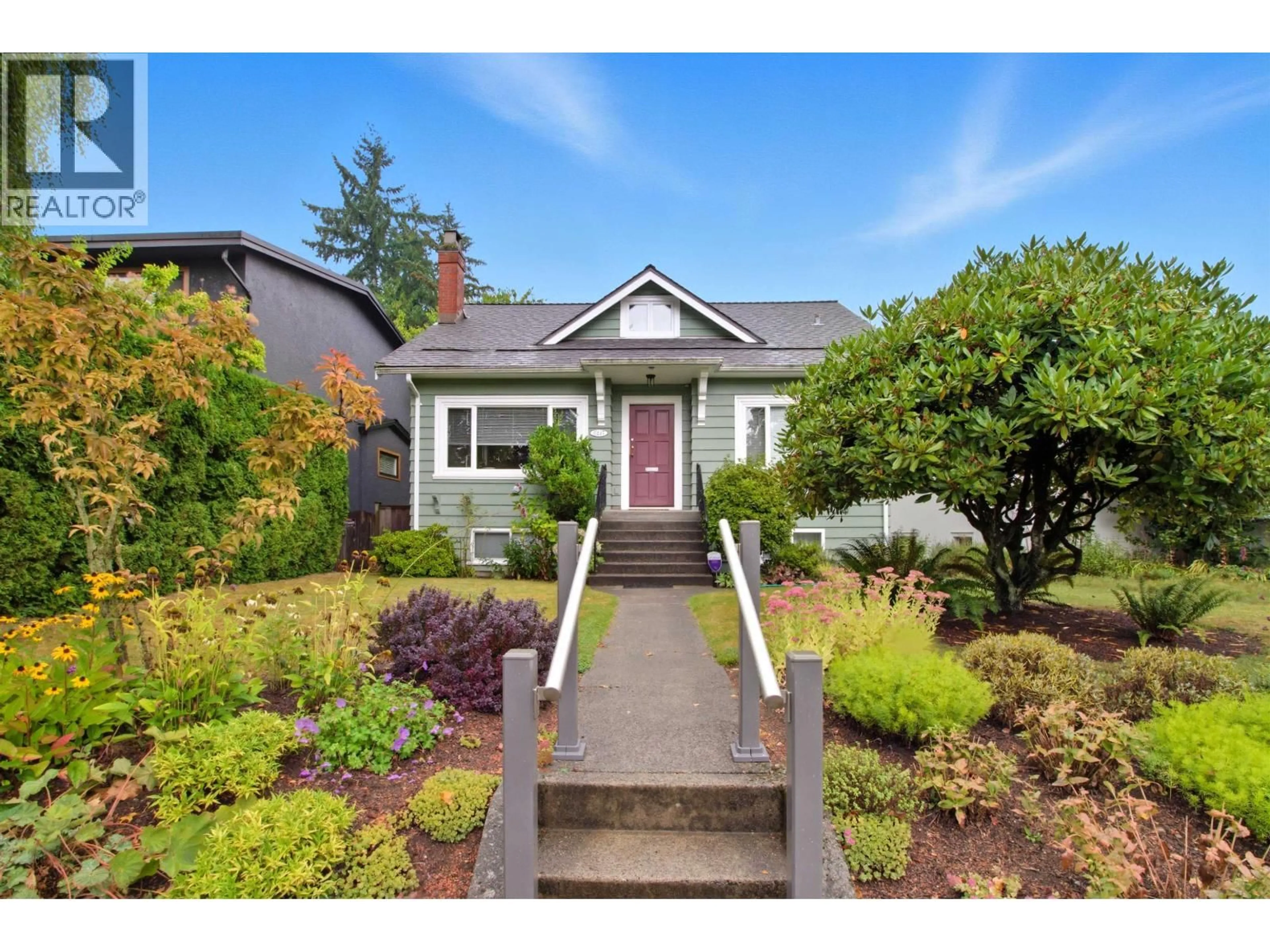 Home with vinyl exterior material, street for 3247 30TH AVENUE, Vancouver British Columbia V6L1Z5