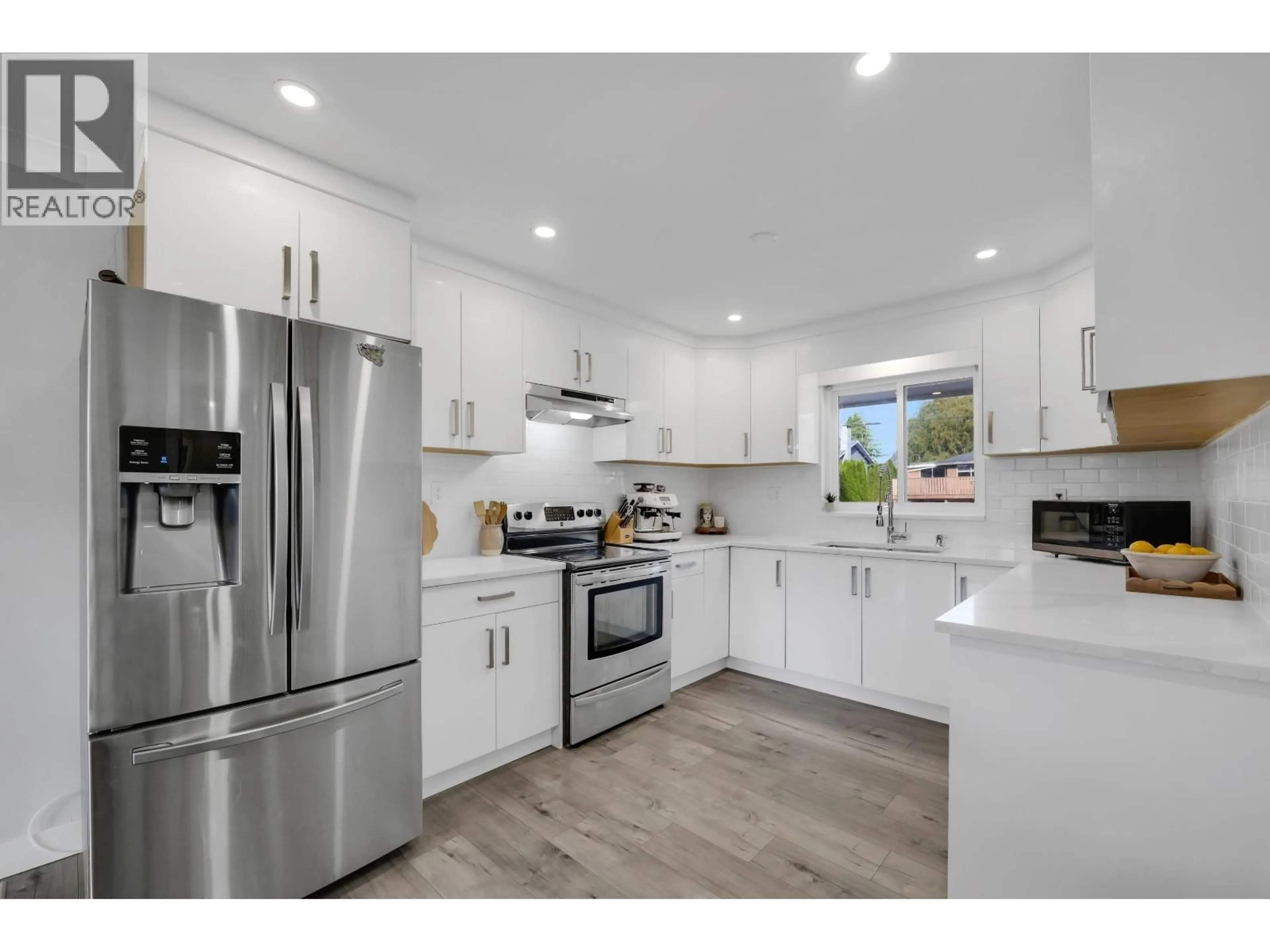 Open concept kitchen, unknown for 2026 GARIBALDI WAY, Squamish British Columbia V0N1T0