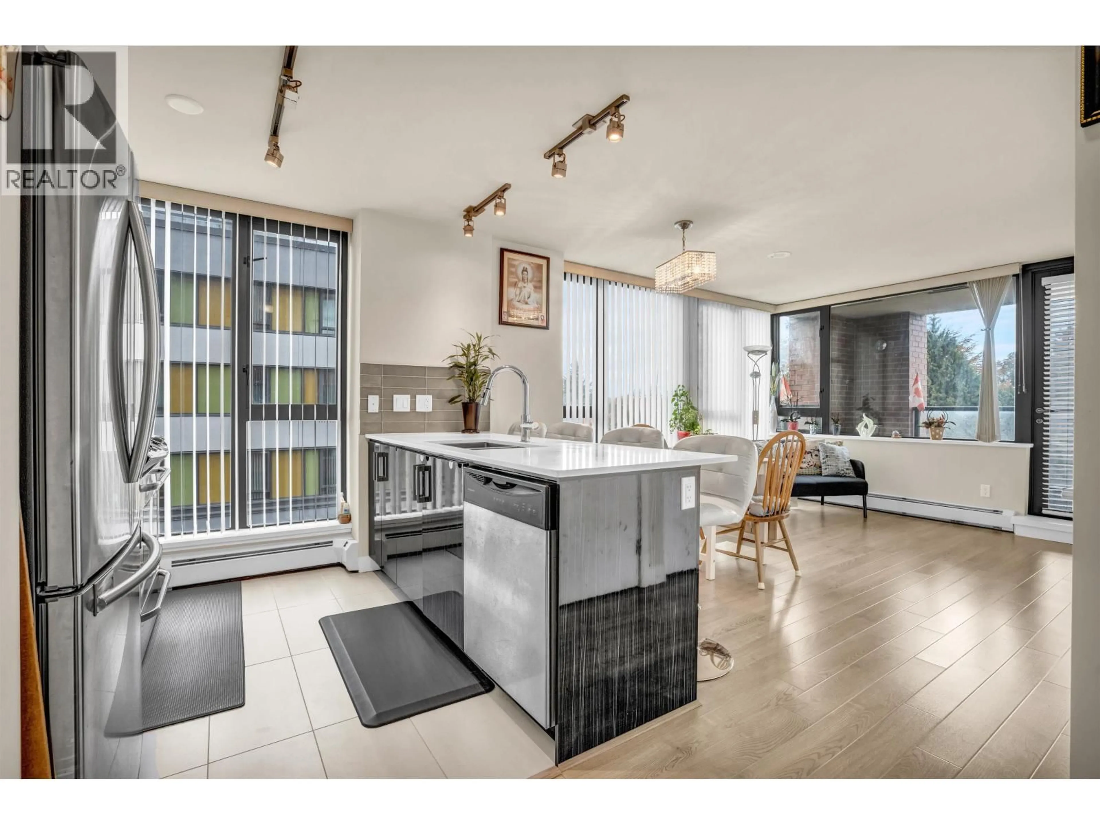 Open concept kitchen, unknown for 316 - 2689 KINGSWAY, Vancouver British Columbia V5R0C3