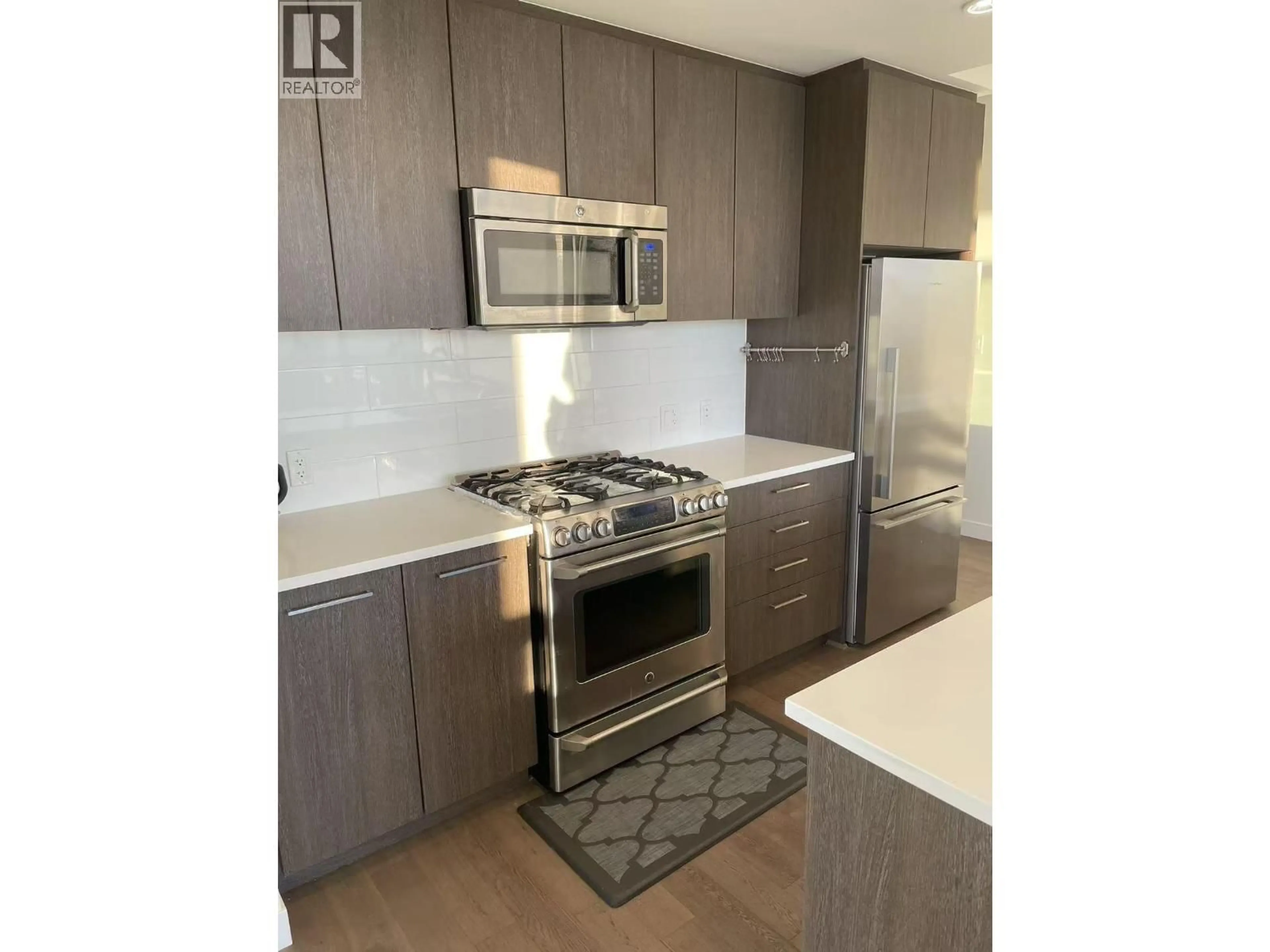 Standard kitchen, wood/laminate floor for 1103 - 9060 UNIVERSITY CRESCENT, Burnaby British Columbia V5A0E1