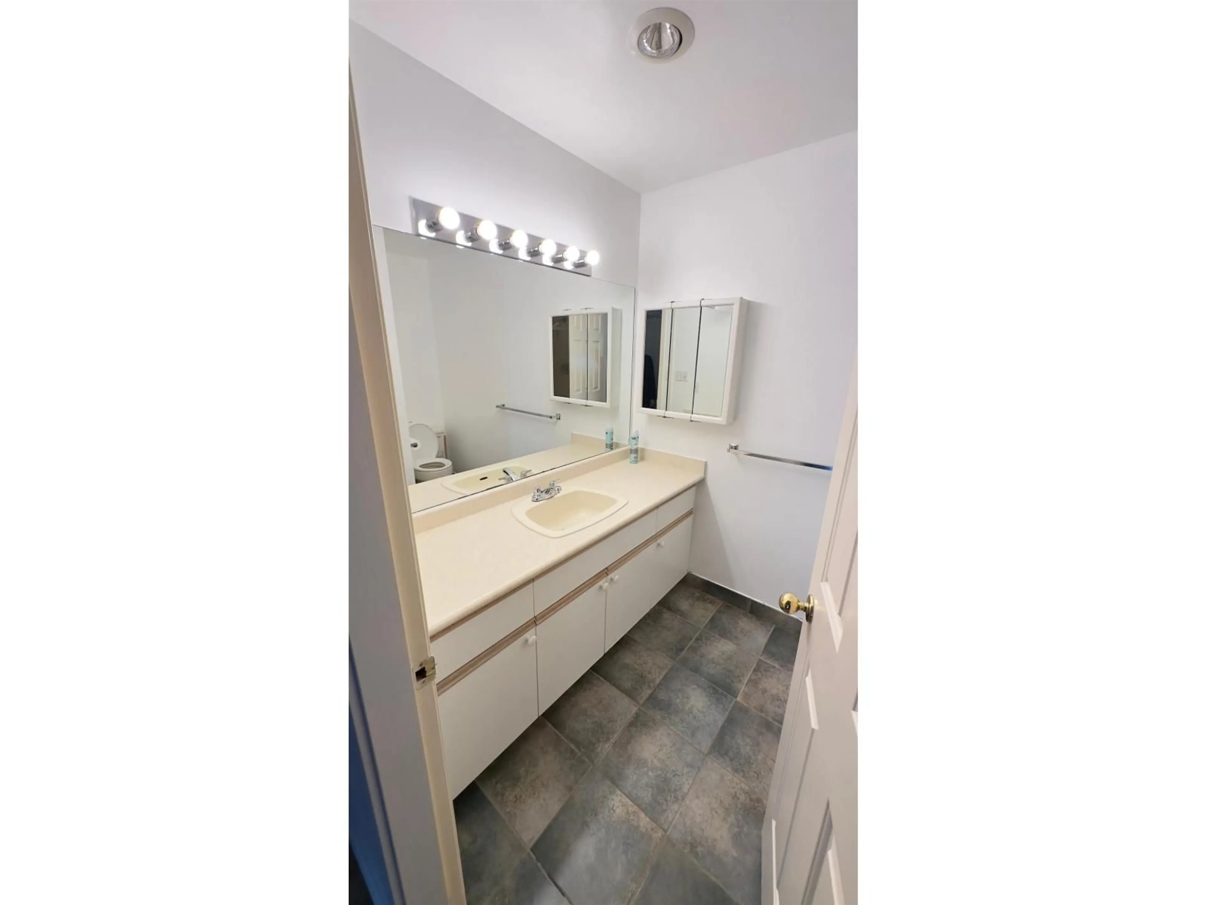 A pic of a room for 506 - 12101 80, Surrey British Columbia V3W5V6