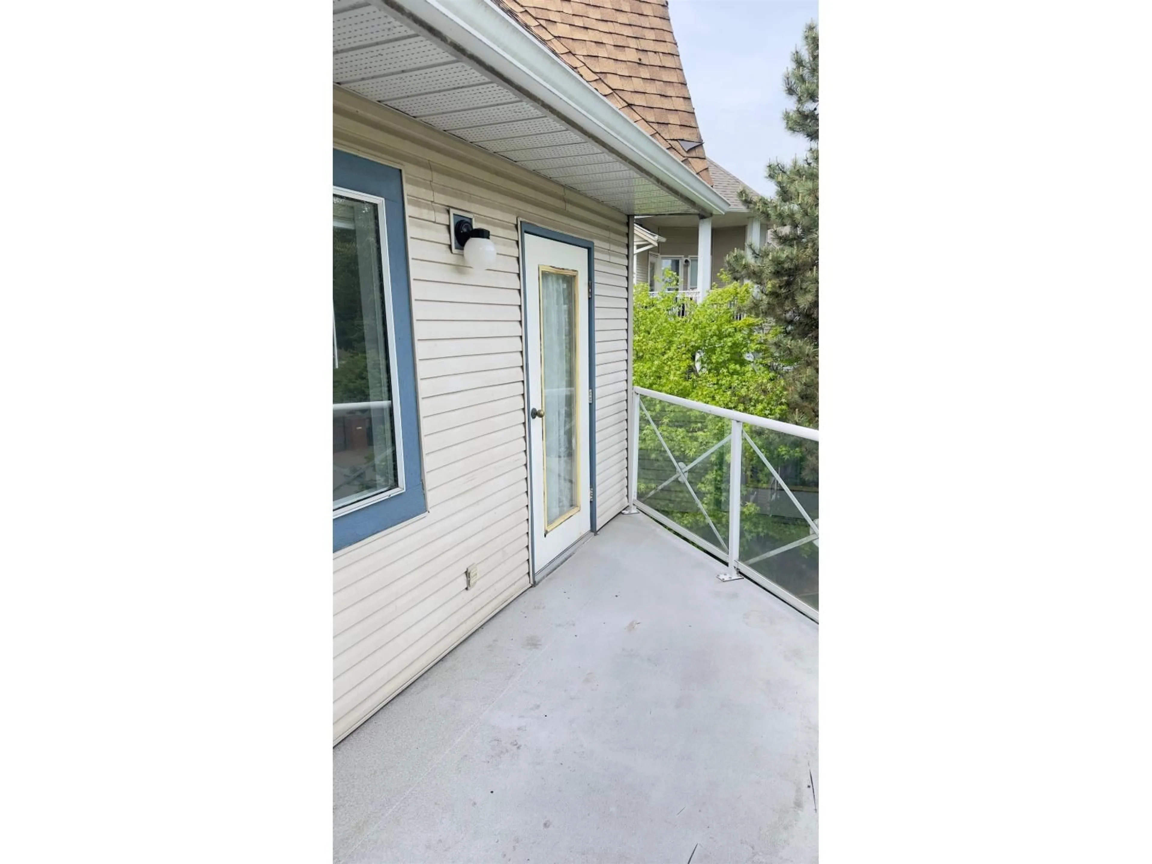 Balcony in the apartment, water/lake/river/ocean view for 506 - 12101 80, Surrey British Columbia V3W5V6