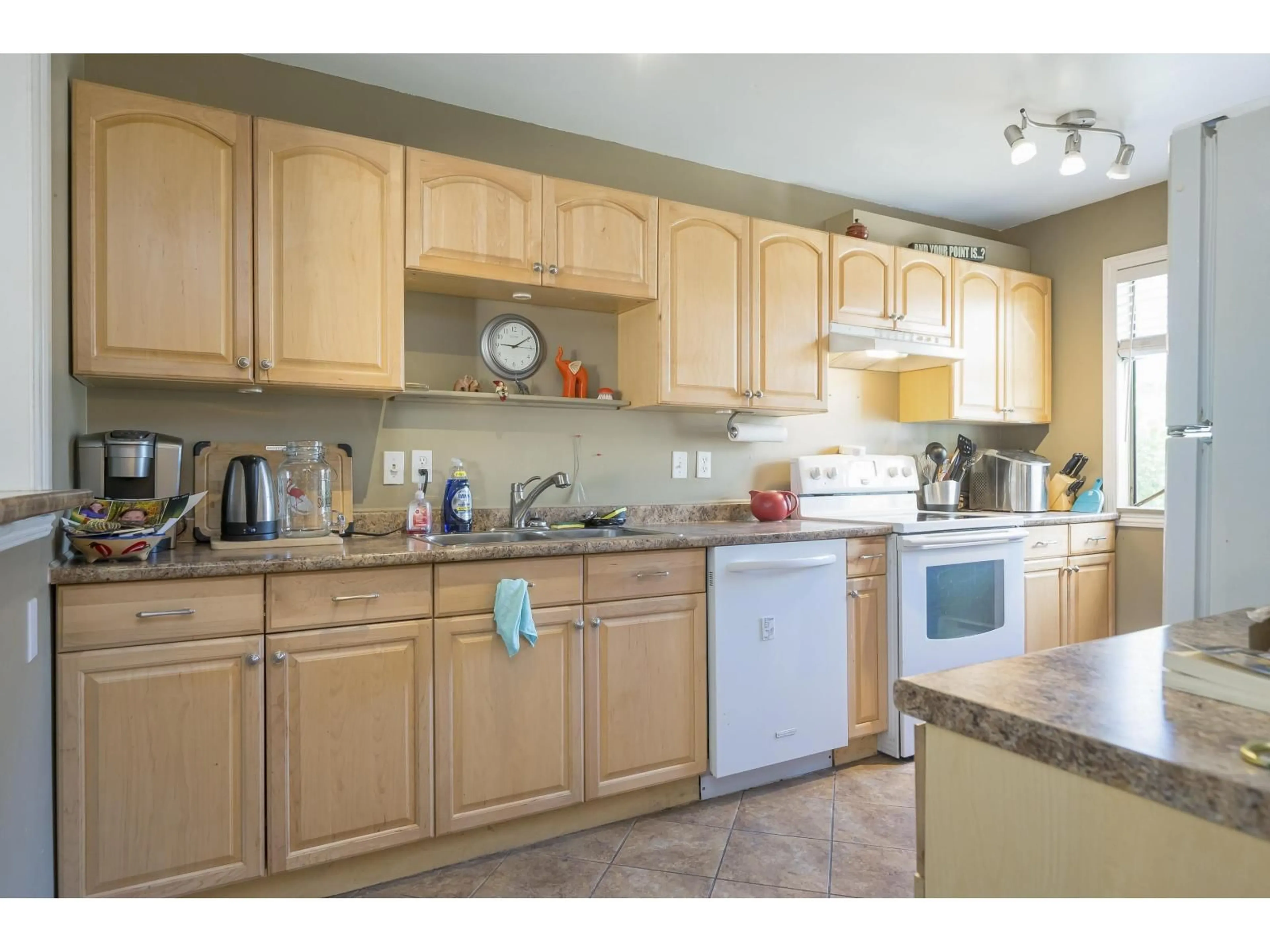 Standard kitchen, unknown for 12 - 2830 BOURQUIN WEST, Abbotsford British Columbia V2S5N8