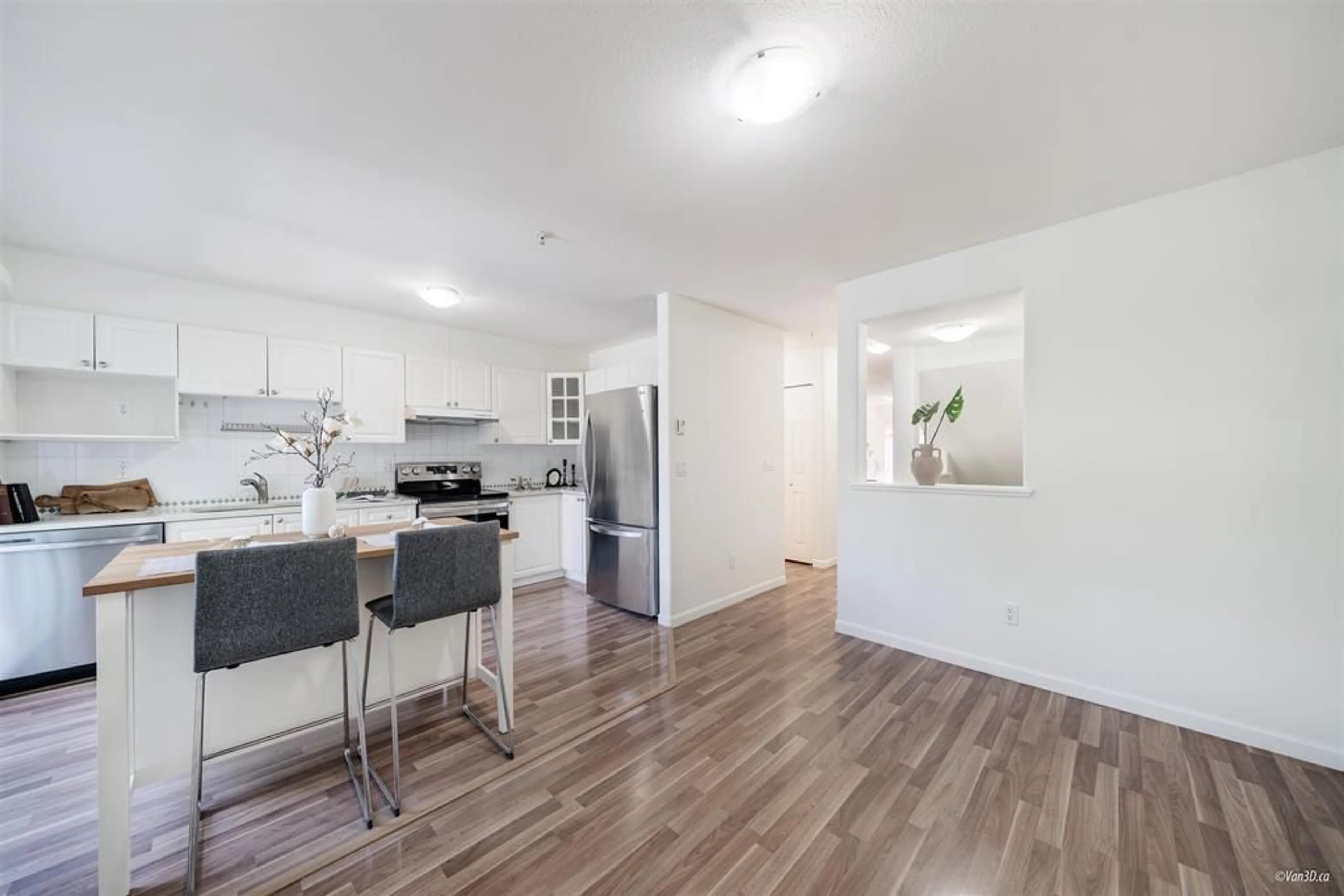 Open concept kitchen, wood/laminate floor for 41 - 8930 WALNUT GROVE, Langley British Columbia V1M3K2