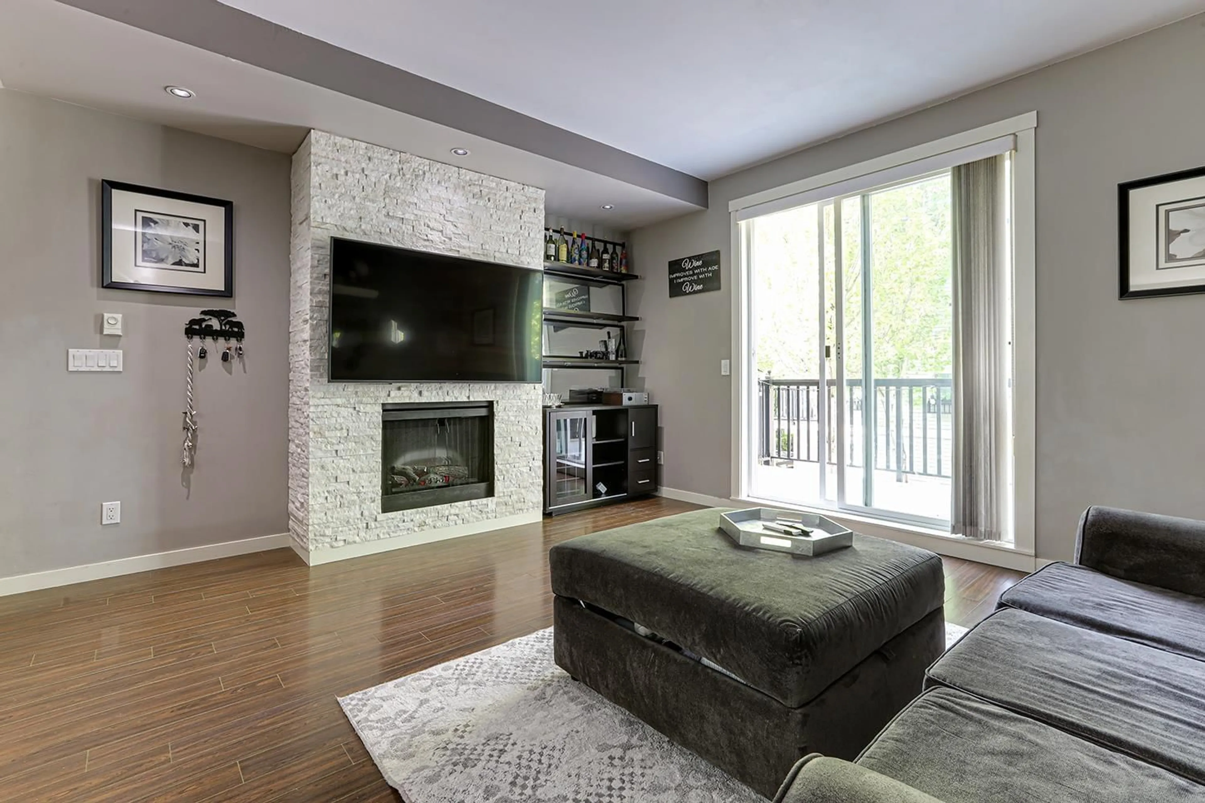 Living room with furniture, unknown for 38 - 18983 72A, Surrey British Columbia V4A1A5