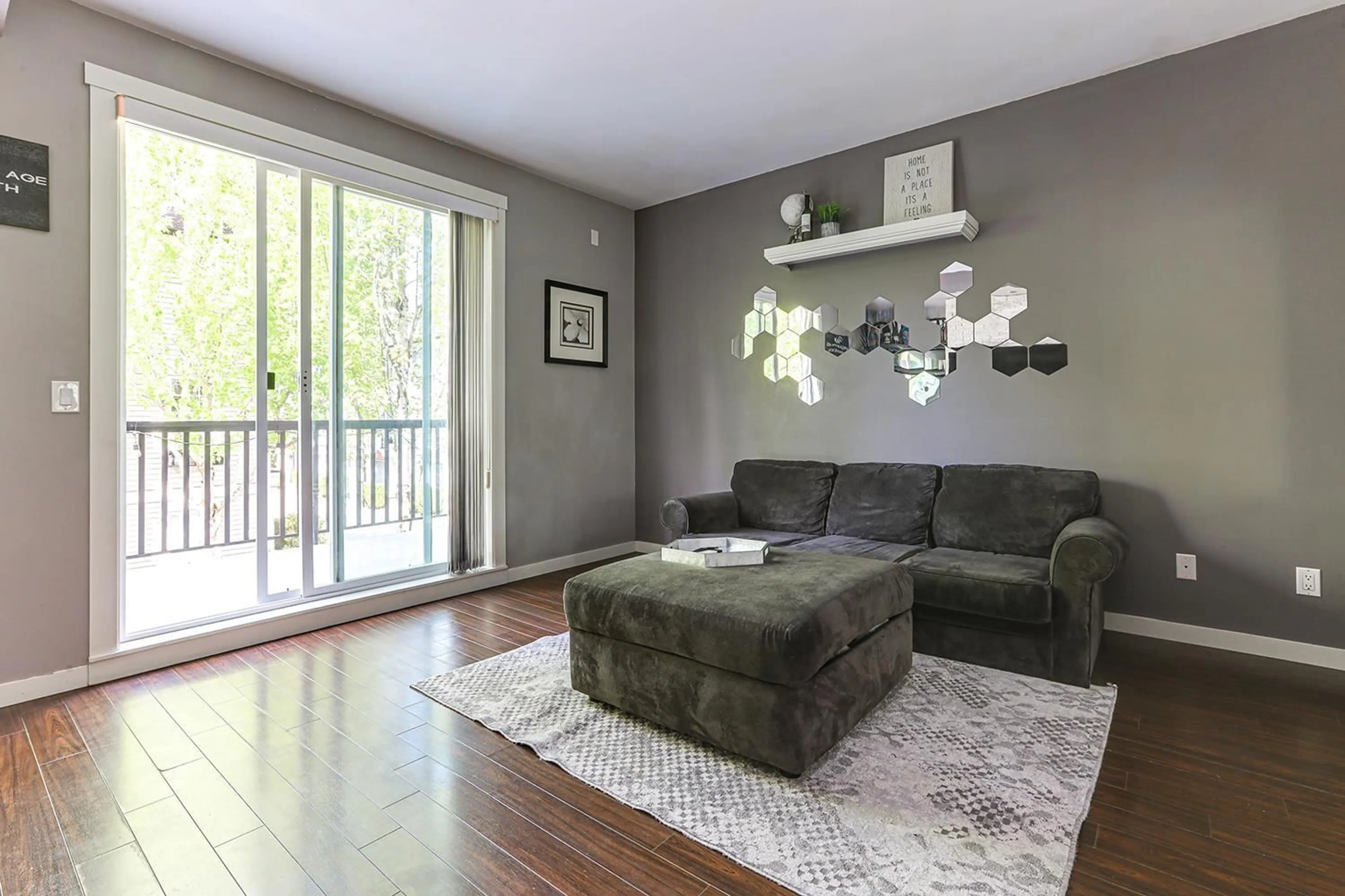 Living room with furniture, unknown for 38 - 18983 72A, Surrey British Columbia V4A1A5