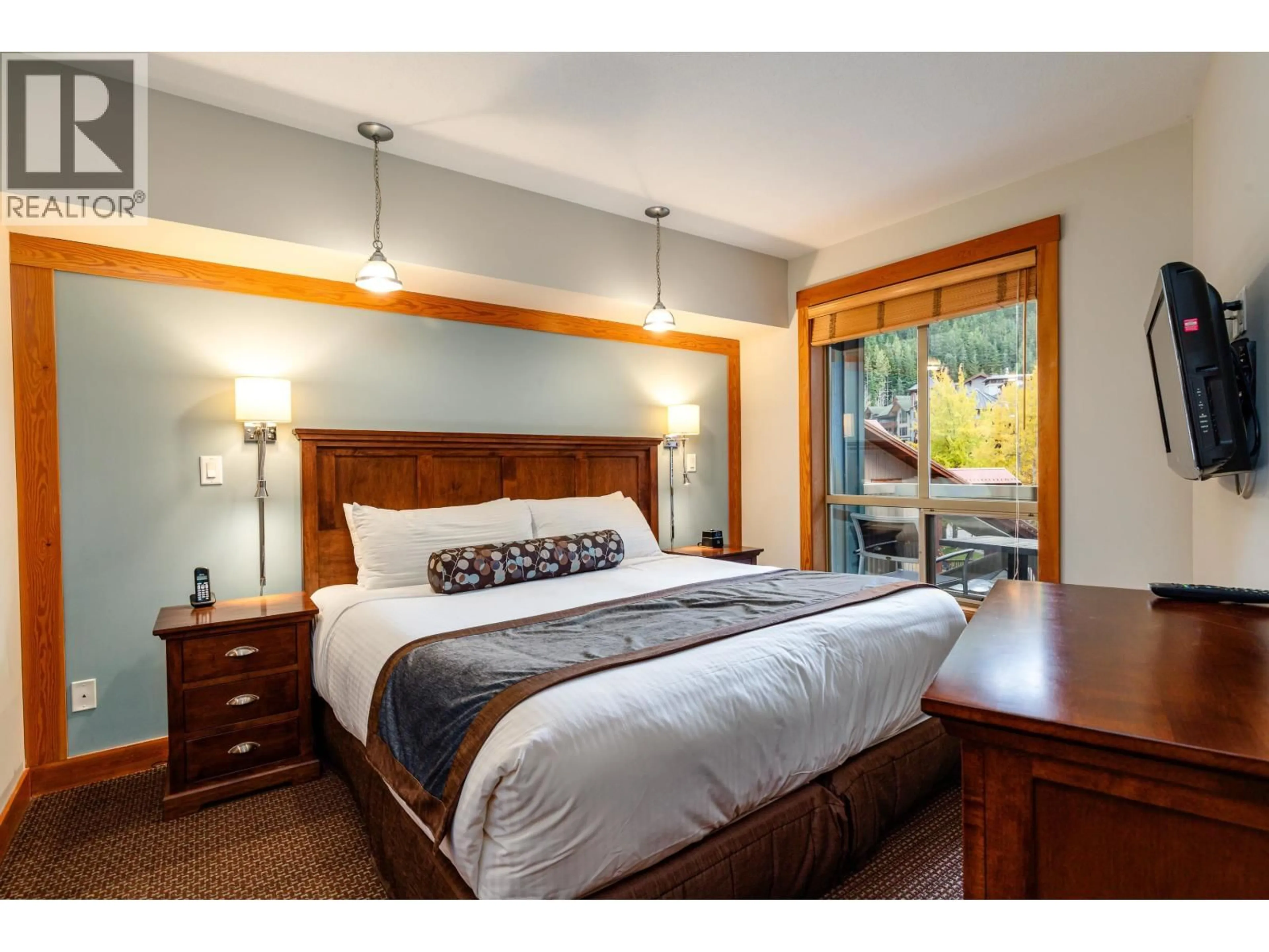 Bedroom with bed, wood/laminate floor for 315B - 2036 LONDON LANE, Whistler British Columbia V8E0N7