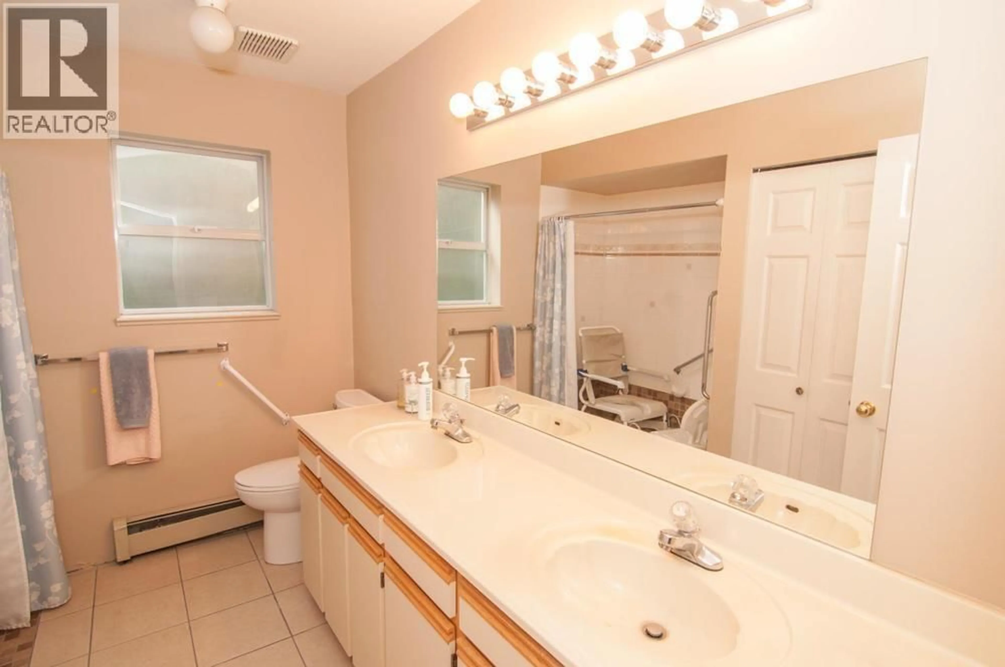 Standard bathroom, ceramic/tile floor for 1360 GRAVELEY STREET, Vancouver British Columbia V5L3A2