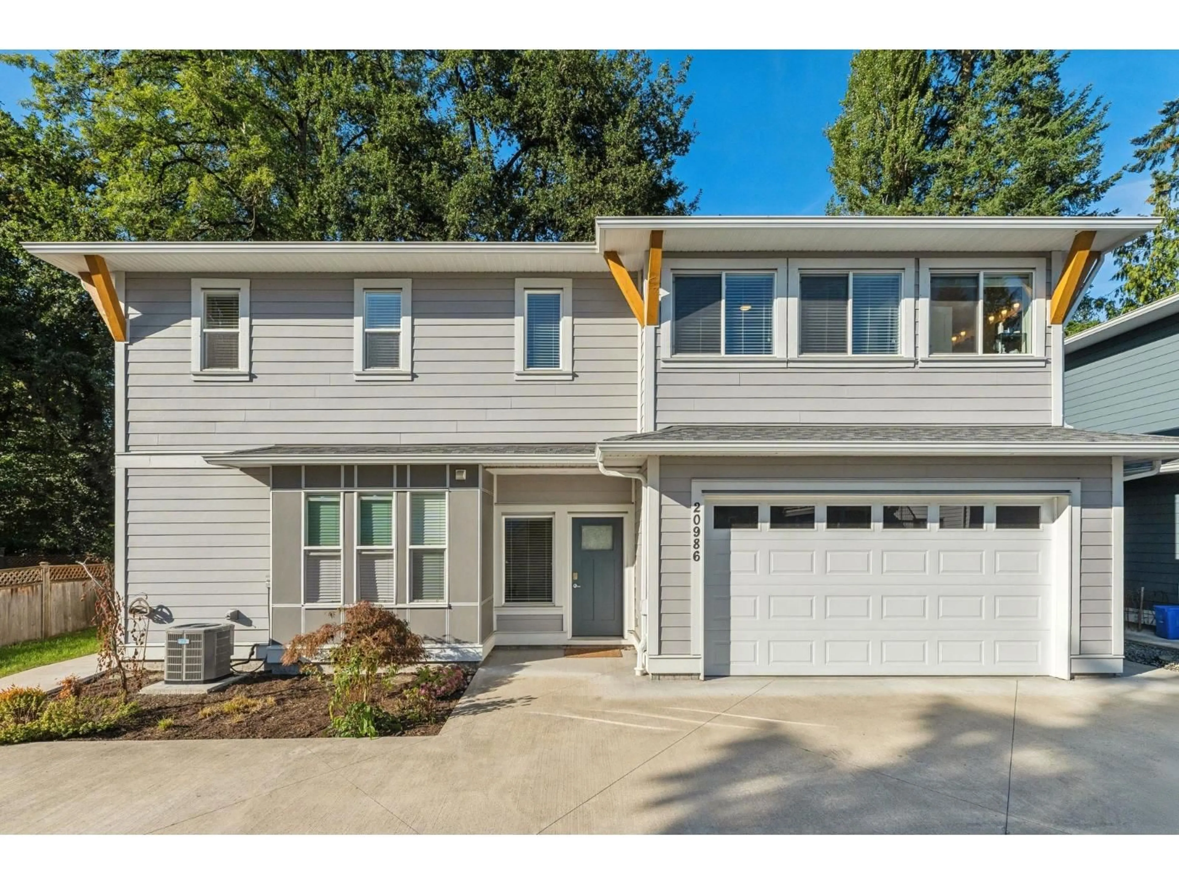 Home with vinyl exterior material, street for 20986 96, Langley British Columbia V1M2Z3