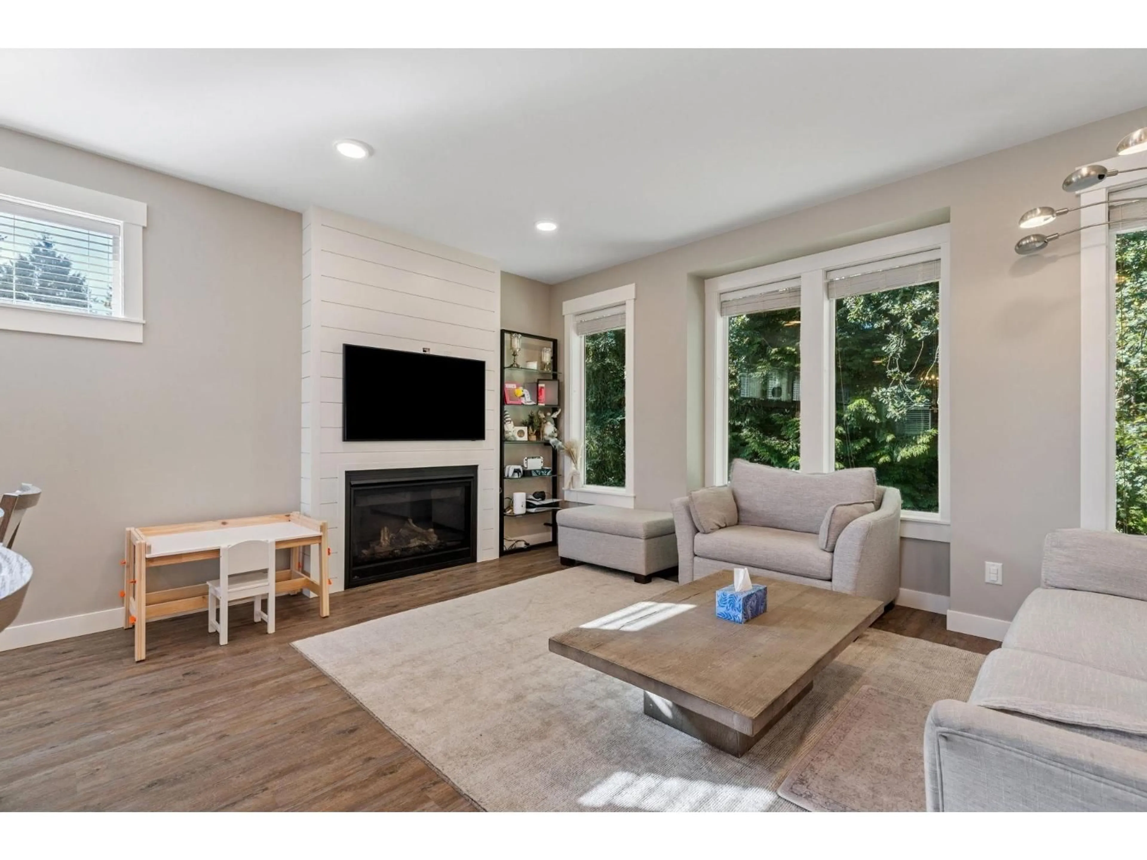 Living room with furniture, wood/laminate floor for 20986 96, Langley British Columbia V1M2Z3