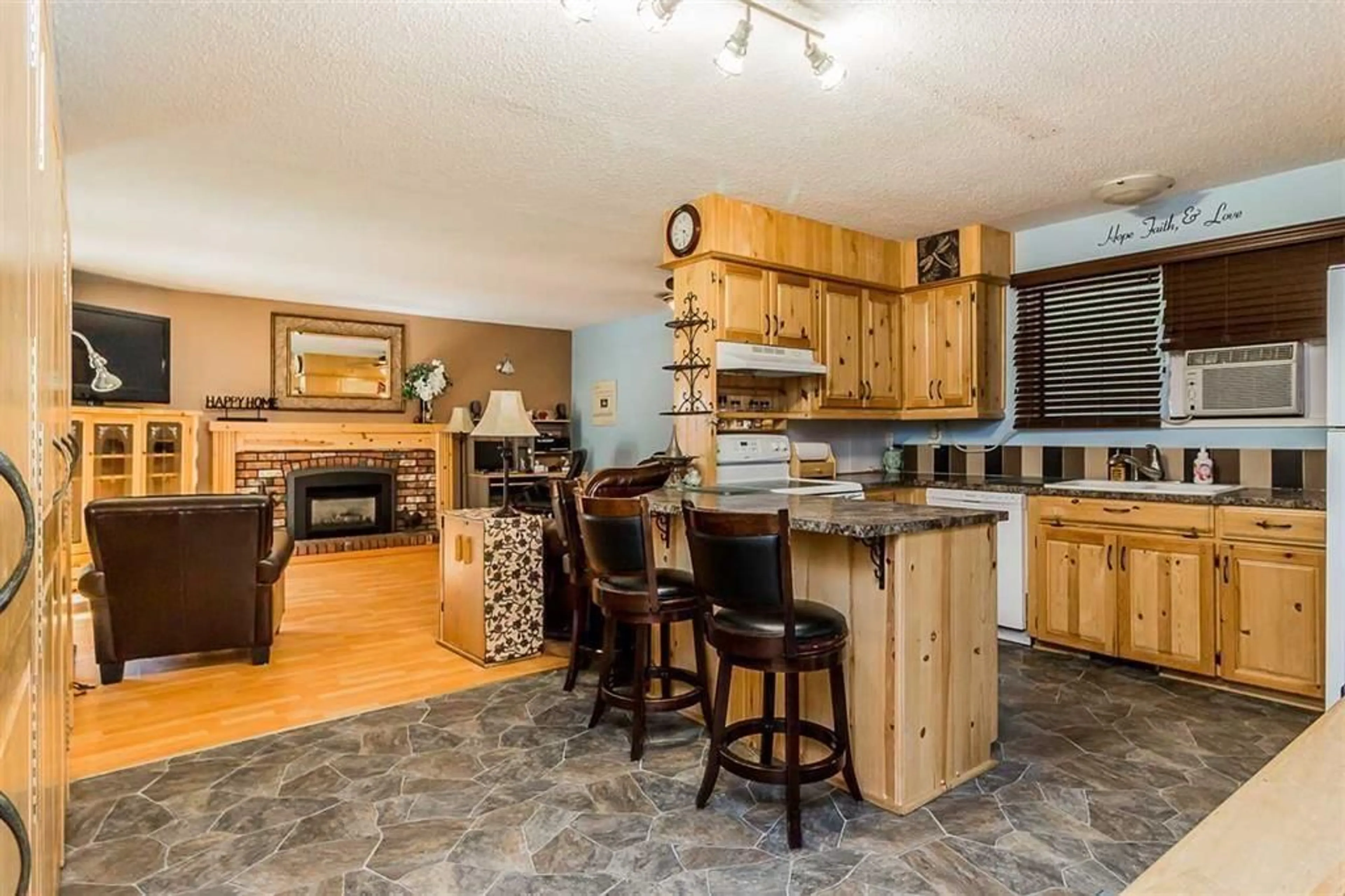 Open concept kitchen, unknown for 33437 GEORGE FERGUSON, Abbotsford British Columbia V2S2L9