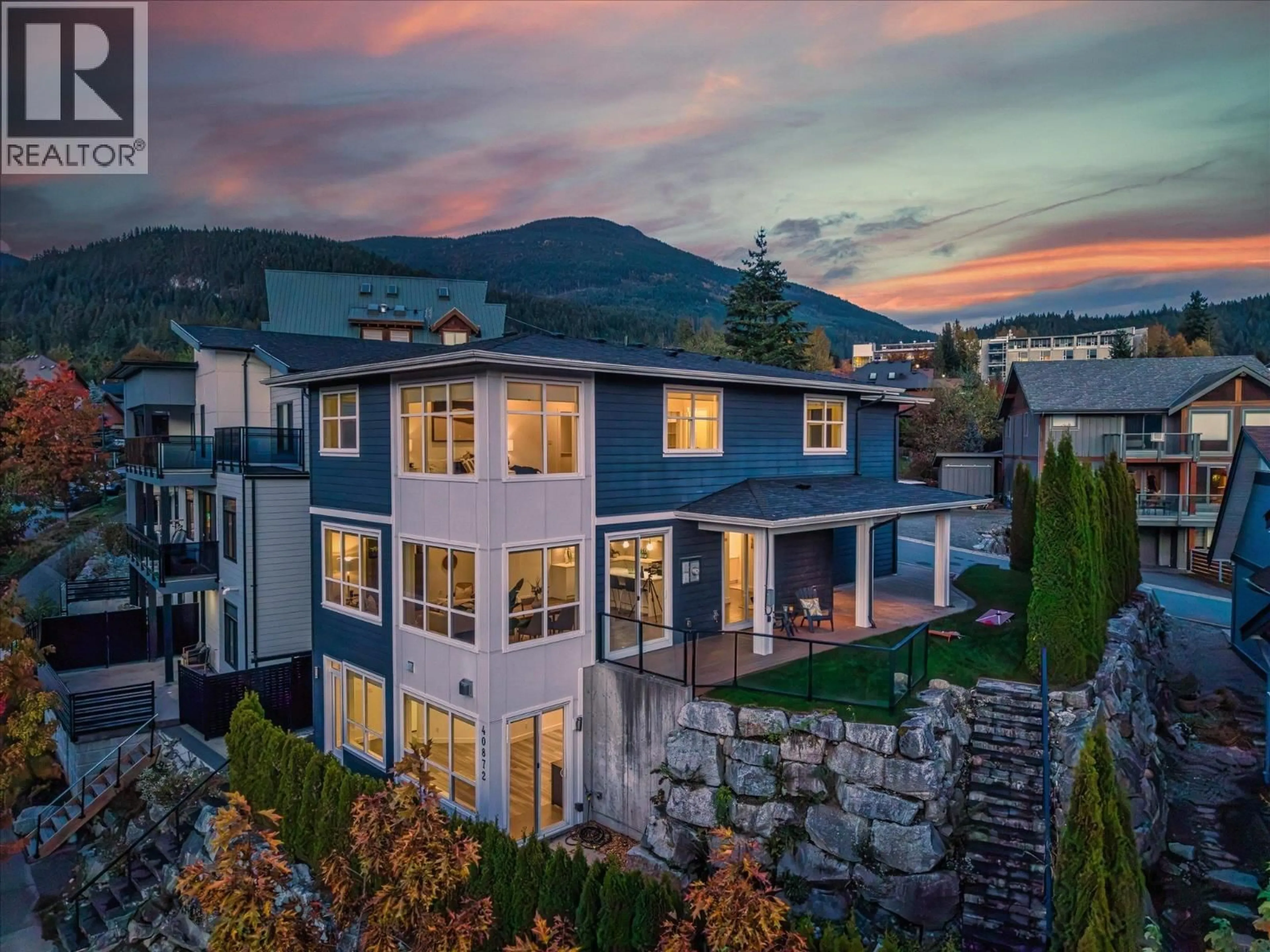 A pic from outside/outdoor area/front of a property/back of a property/a pic from drone, mountain view for 40872 THE CRESCENT, Squamish British Columbia V8B0R9