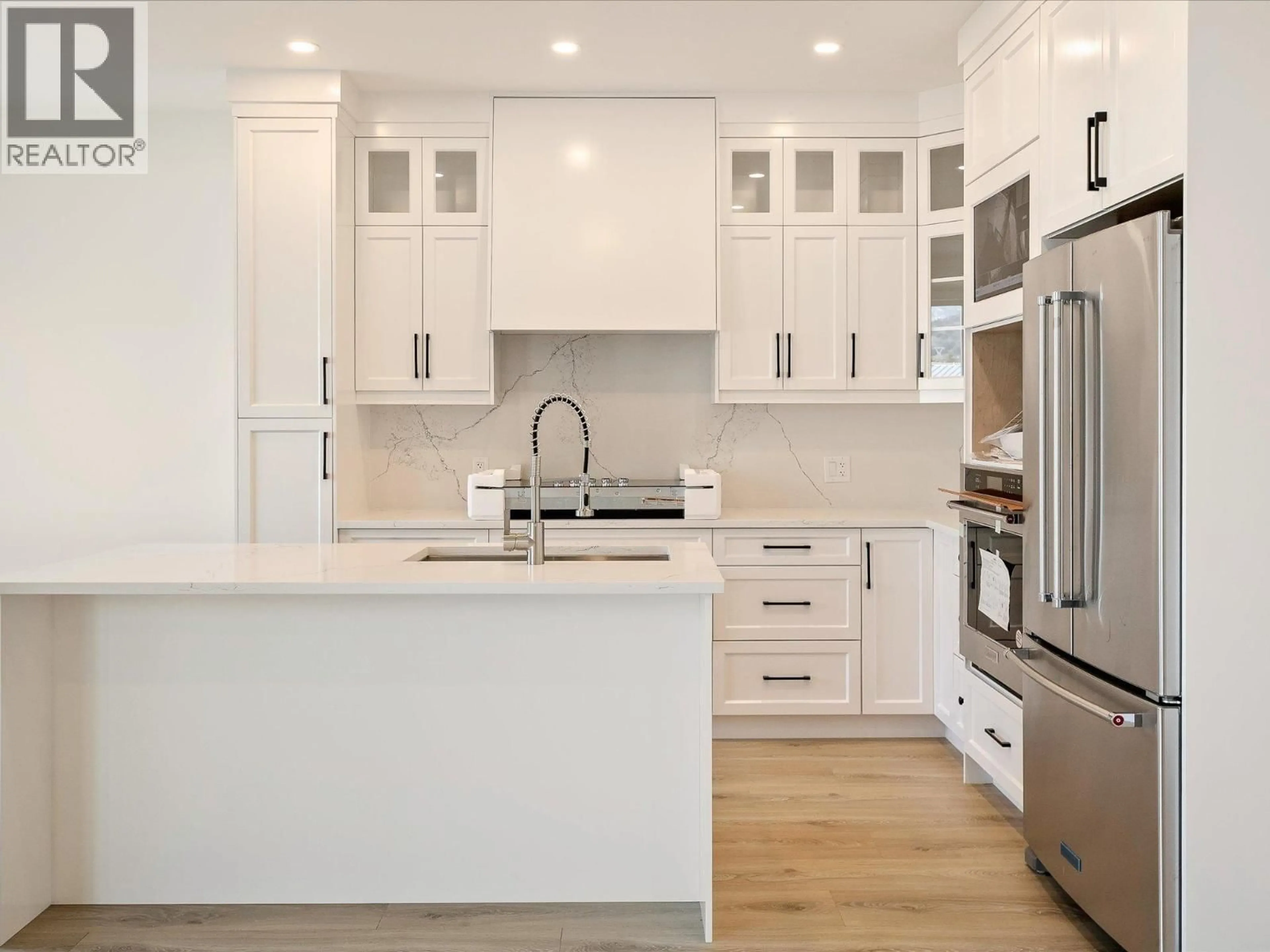 Contemporary kitchen, unknown for 1005 PHARE CRESCENT, Pemberton British Columbia V0N2L1