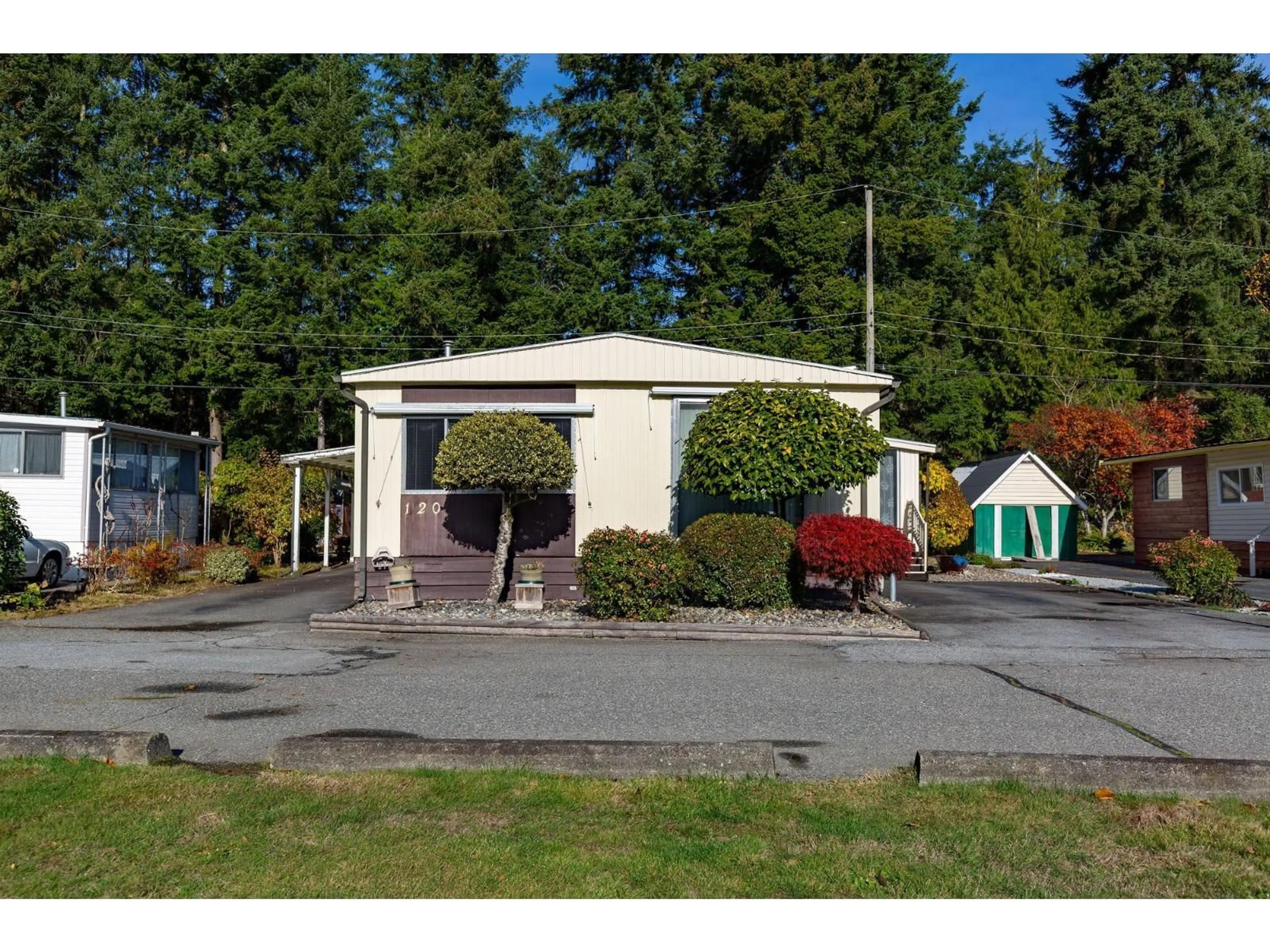 A pic from outside/outdoor area/front of a property/back of a property/a pic from drone, street for 120 - 3031 200, Langley British Columbia V2Z1N5