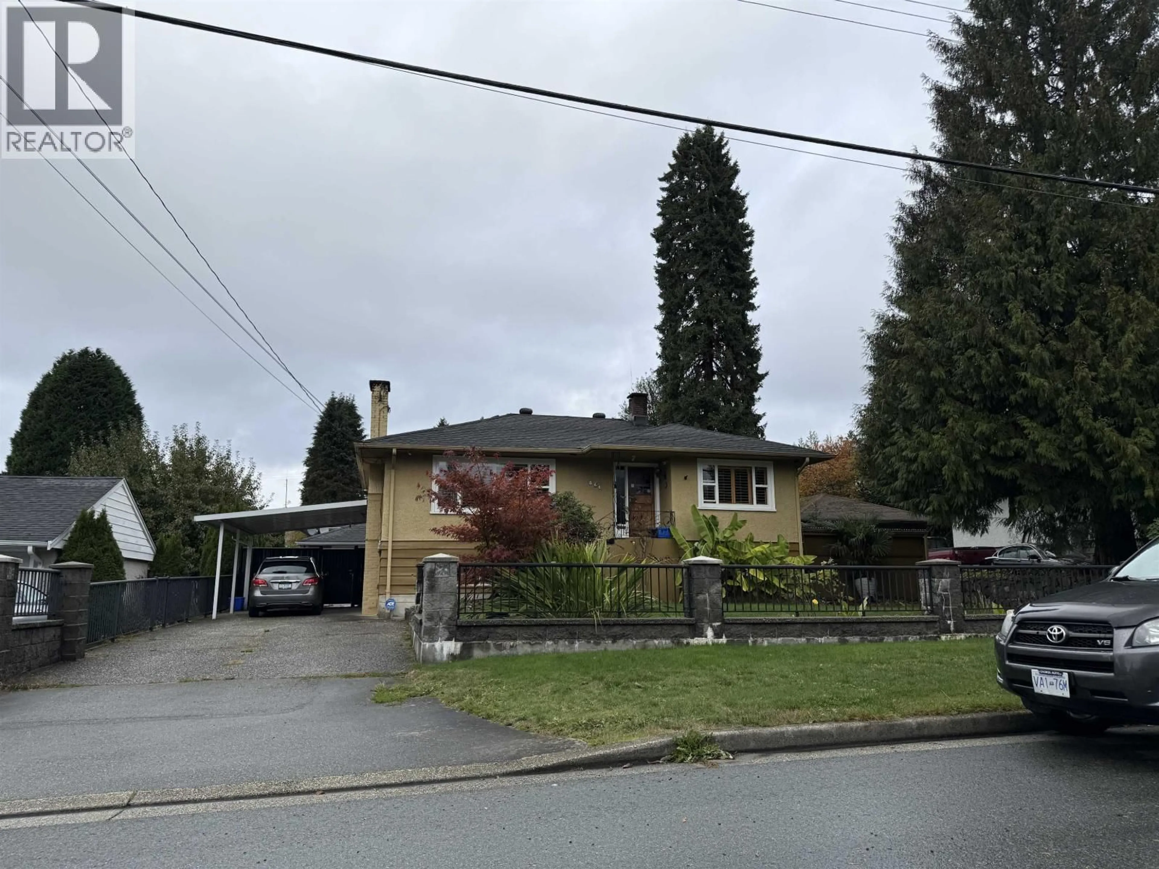 A pic from outside/outdoor area/front of a property/back of a property/a pic from drone, street for 723 IVY AVENUE, Coquitlam British Columbia V3J2J1