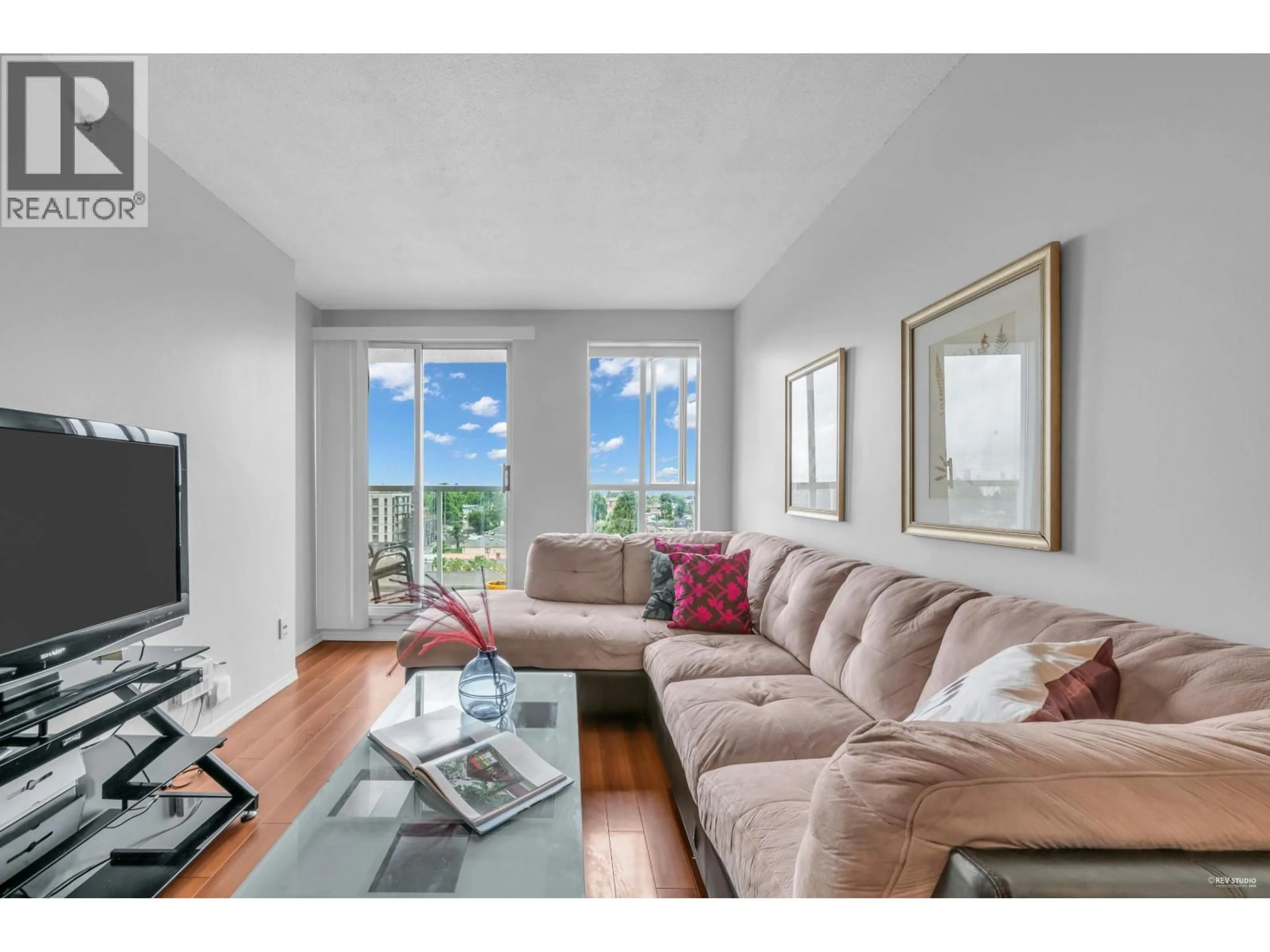 Living room with furniture, unknown for 1007 - 3489 ASCOT PLACE, Vancouver British Columbia V5R6B6