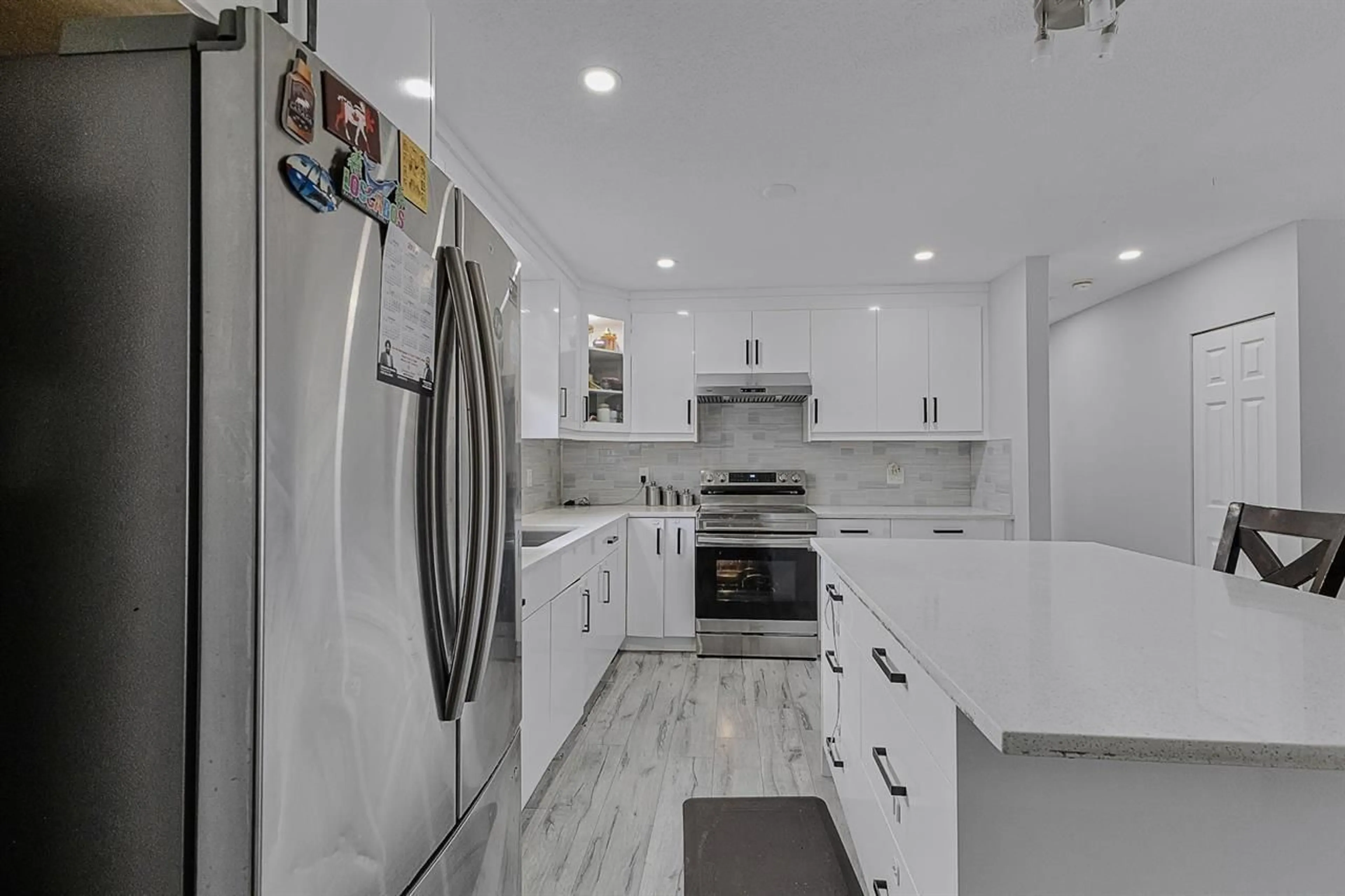 Contemporary kitchen, ceramic/tile floor for 7955 HURD, Mission British Columbia V2V3J7