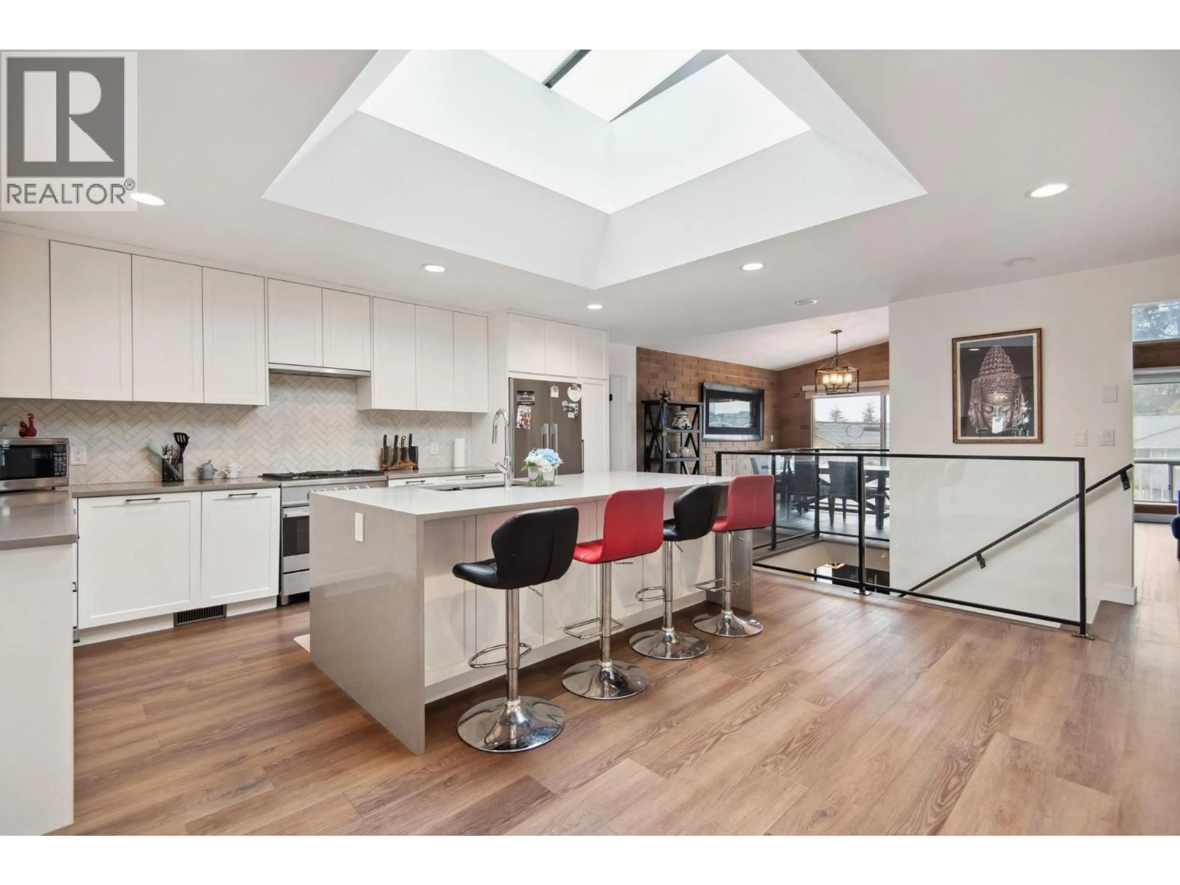 Open concept kitchen, unknown for 220 N GROSVENOR AVENUE, Burnaby British Columbia V5B1J4