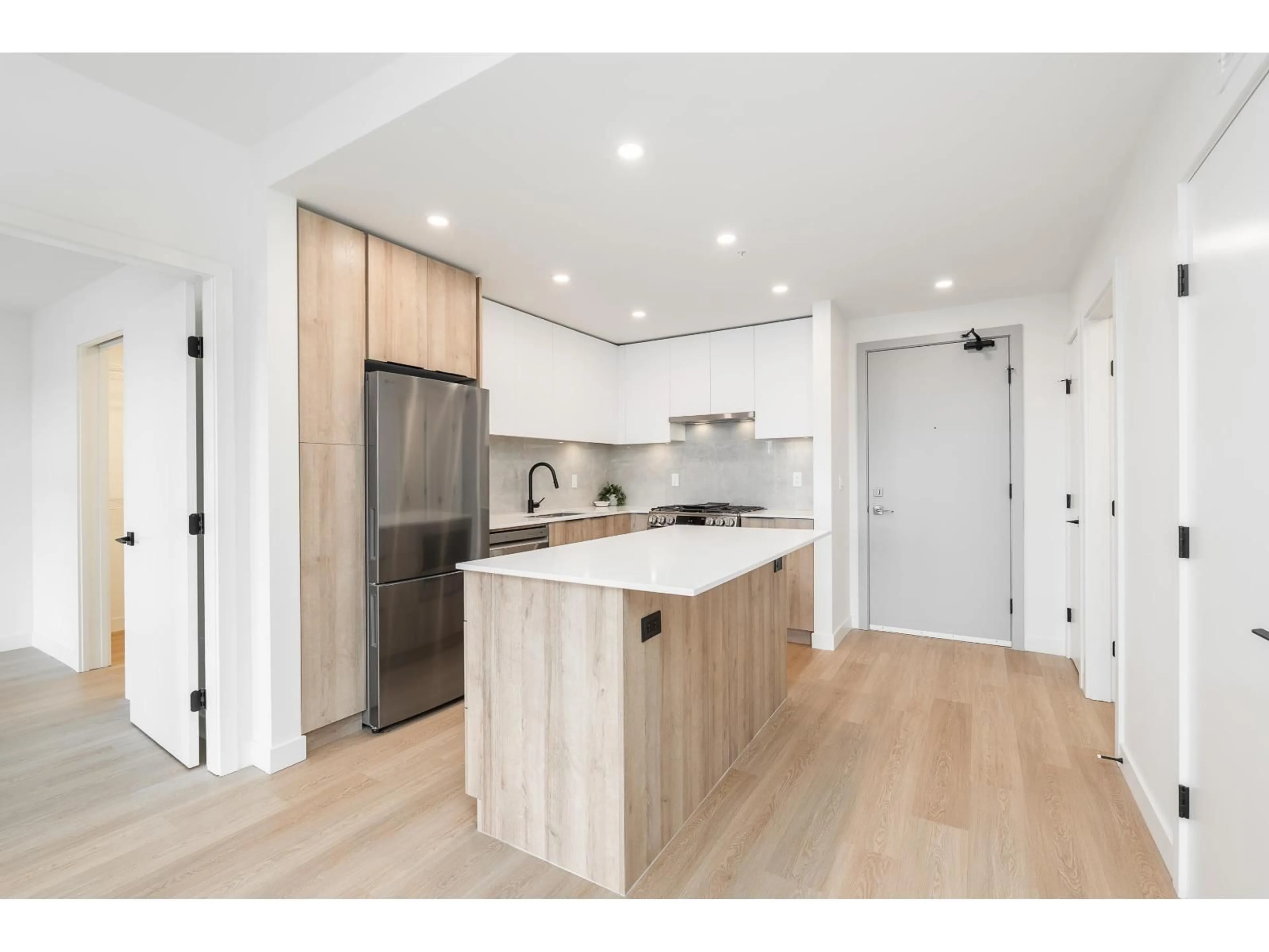 Open concept kitchen, wood/laminate floor for 405 - 7980 206A, Langley British Columbia V2Y1X6