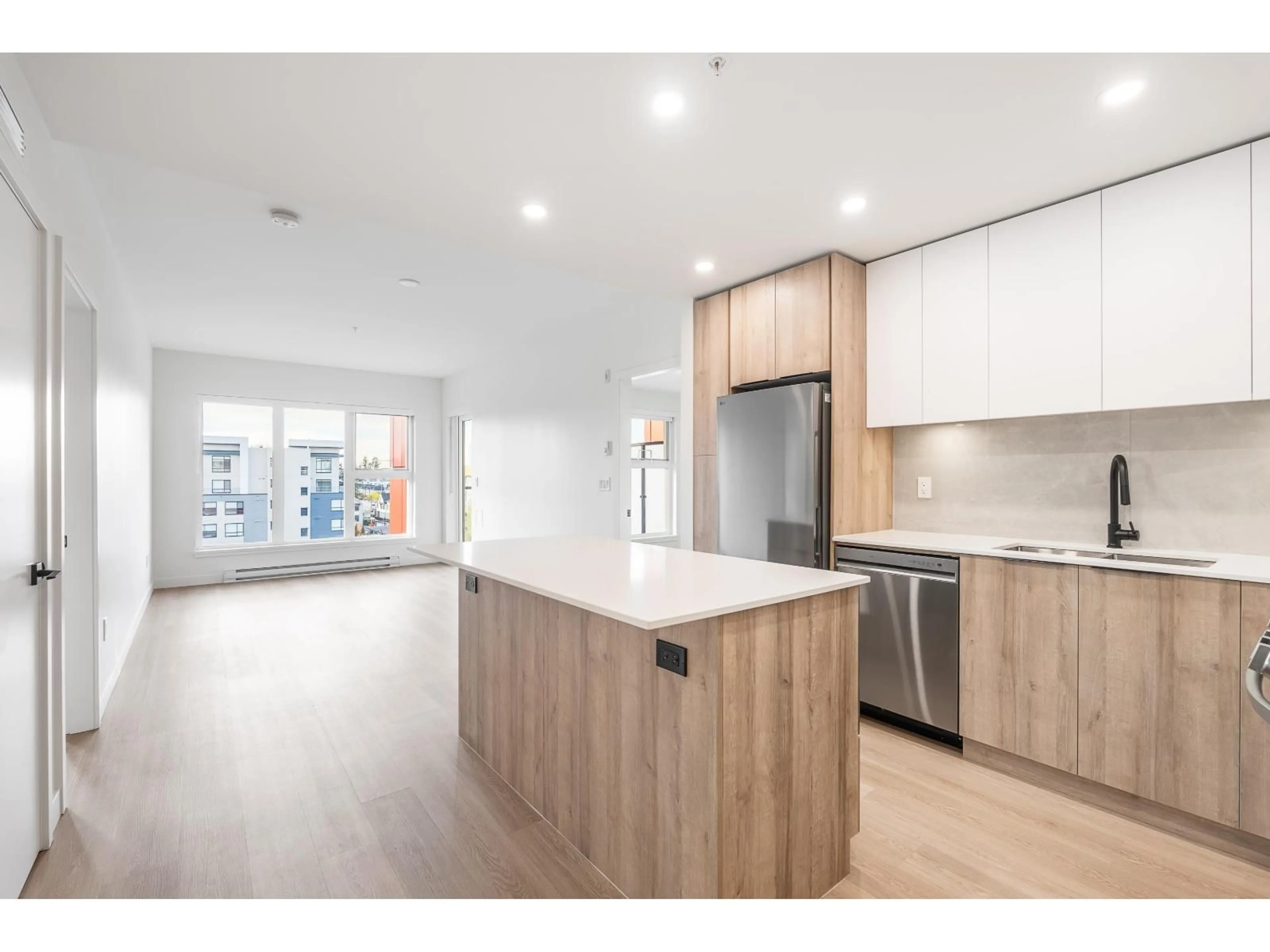 Open concept kitchen, wood/laminate floor for 405 - 7980 206A, Langley British Columbia V2Y1X6