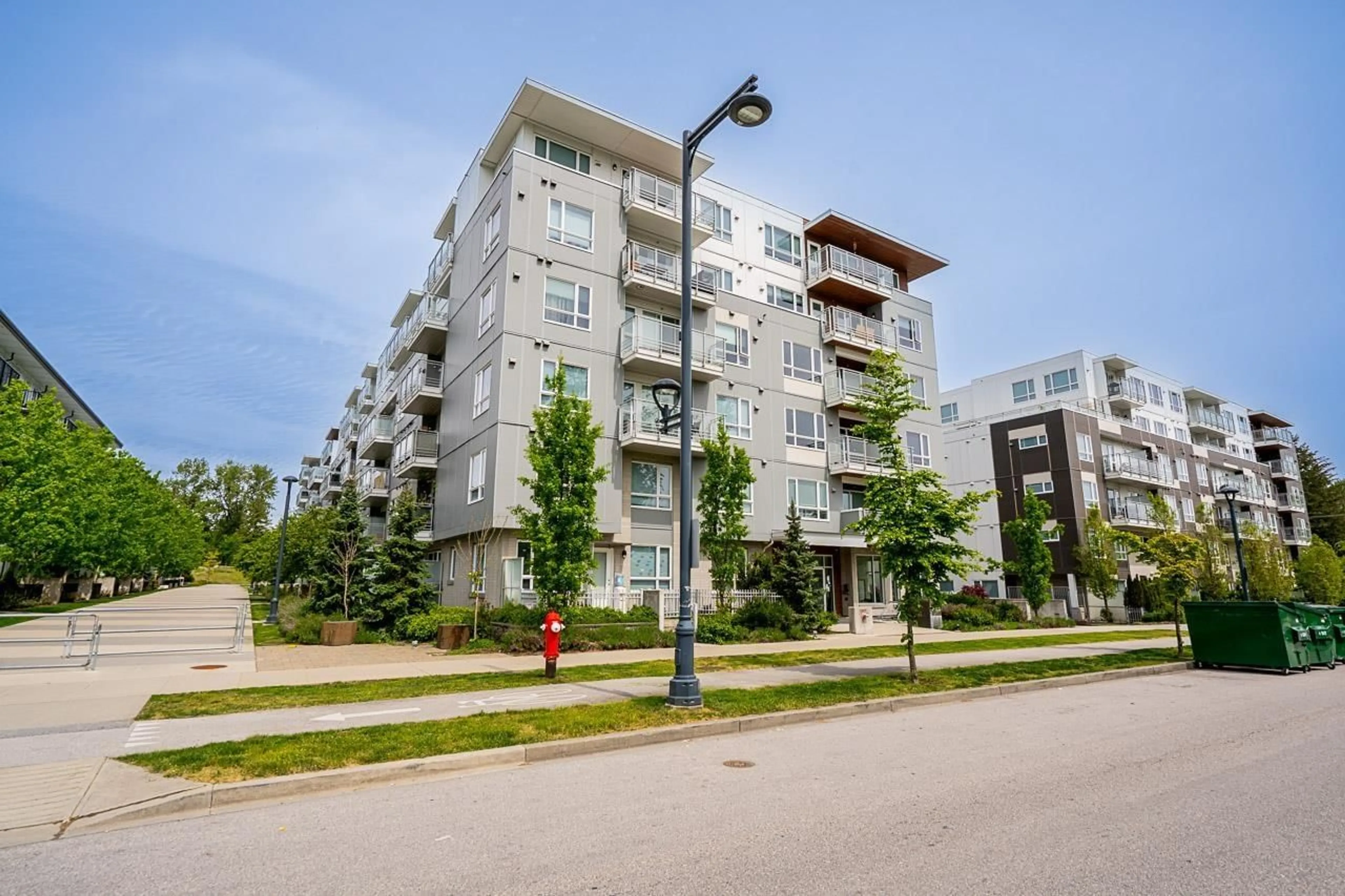 Patio, building for 421 - 13963 105, Surrey British Columbia V3T0M9