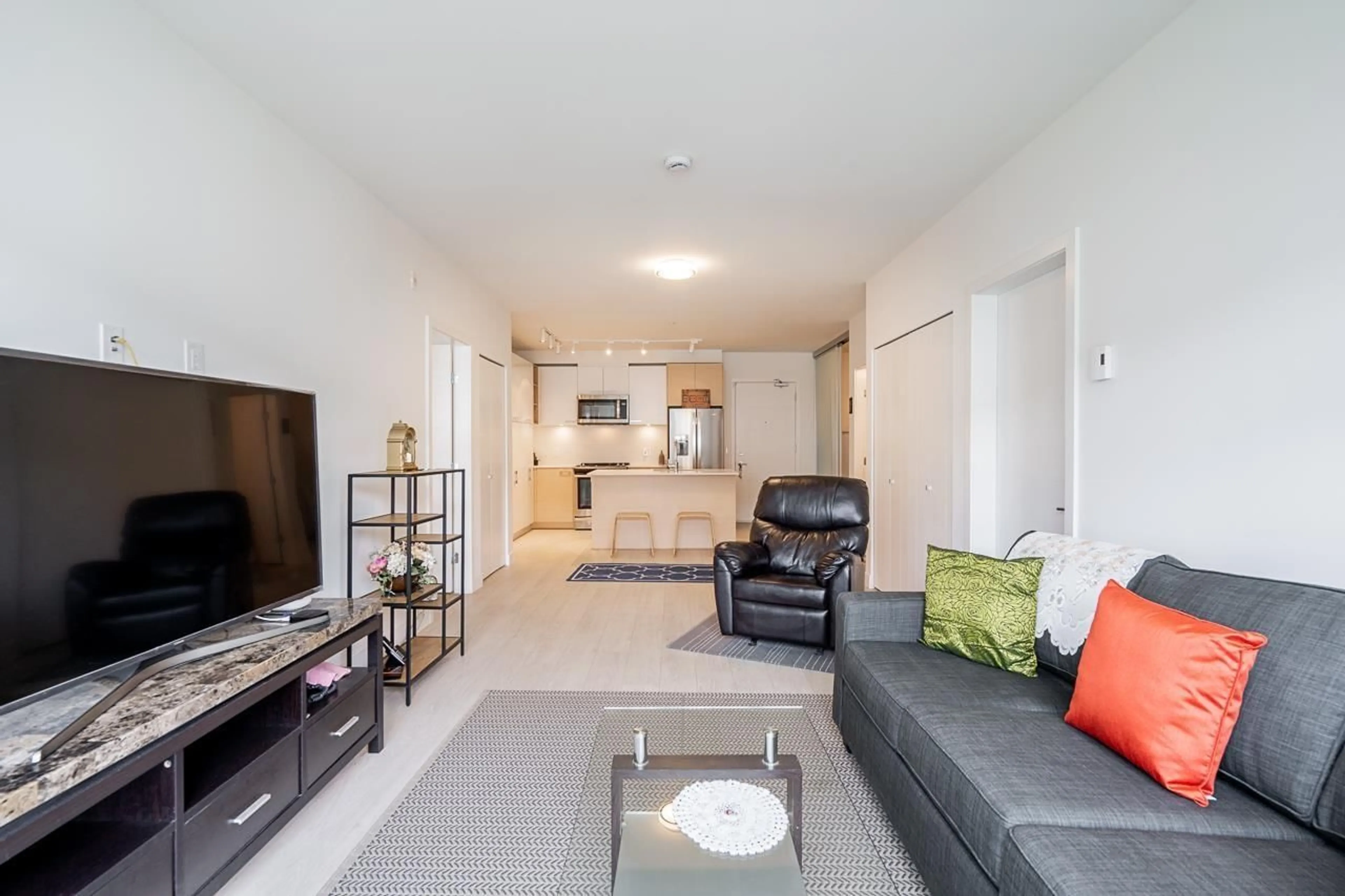 Living room with furniture, unknown for 421 - 13963 105, Surrey British Columbia V3T0M9