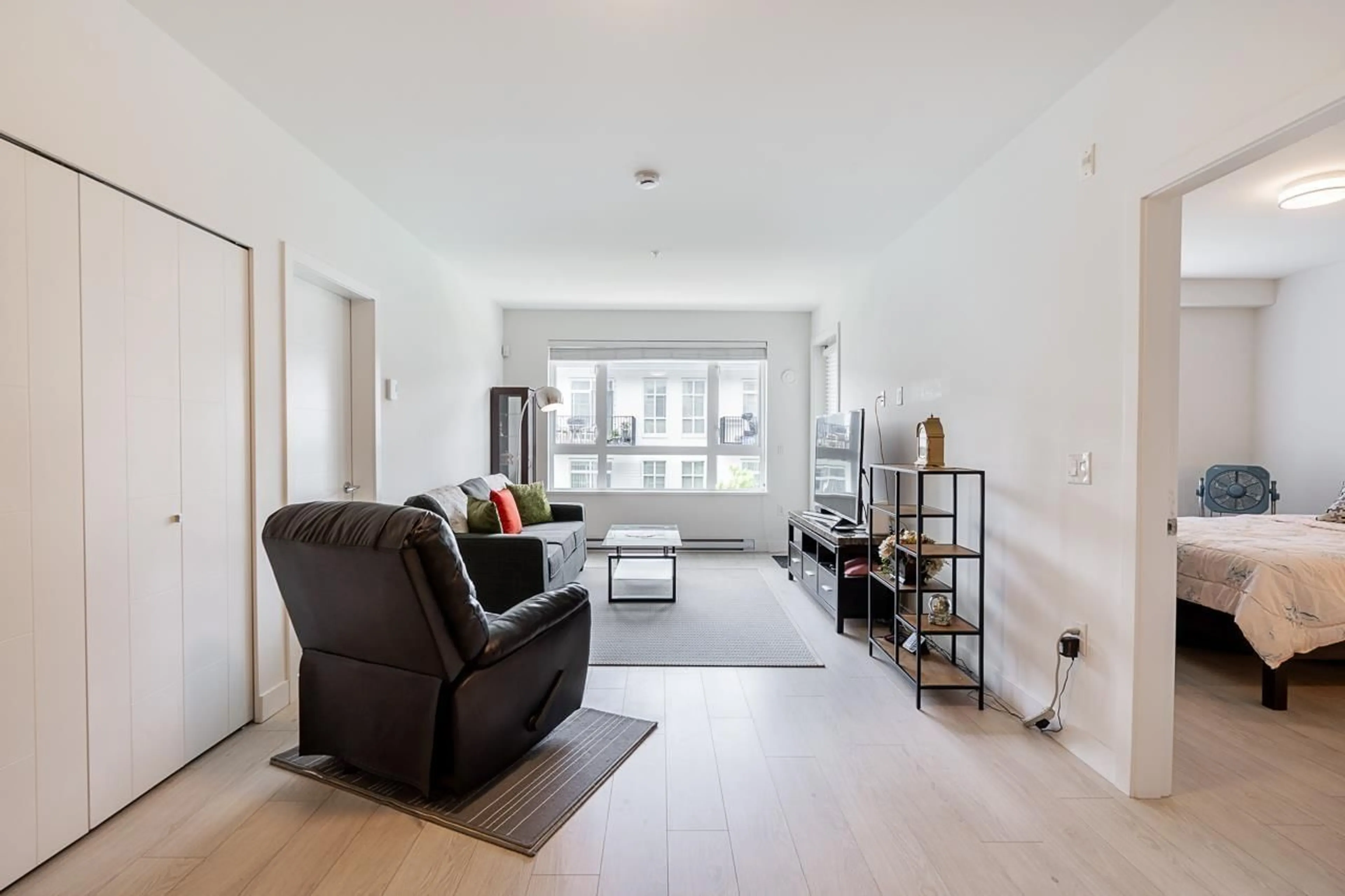 Living room with furniture, unknown for 421 - 13963 105, Surrey British Columbia V3T0M9