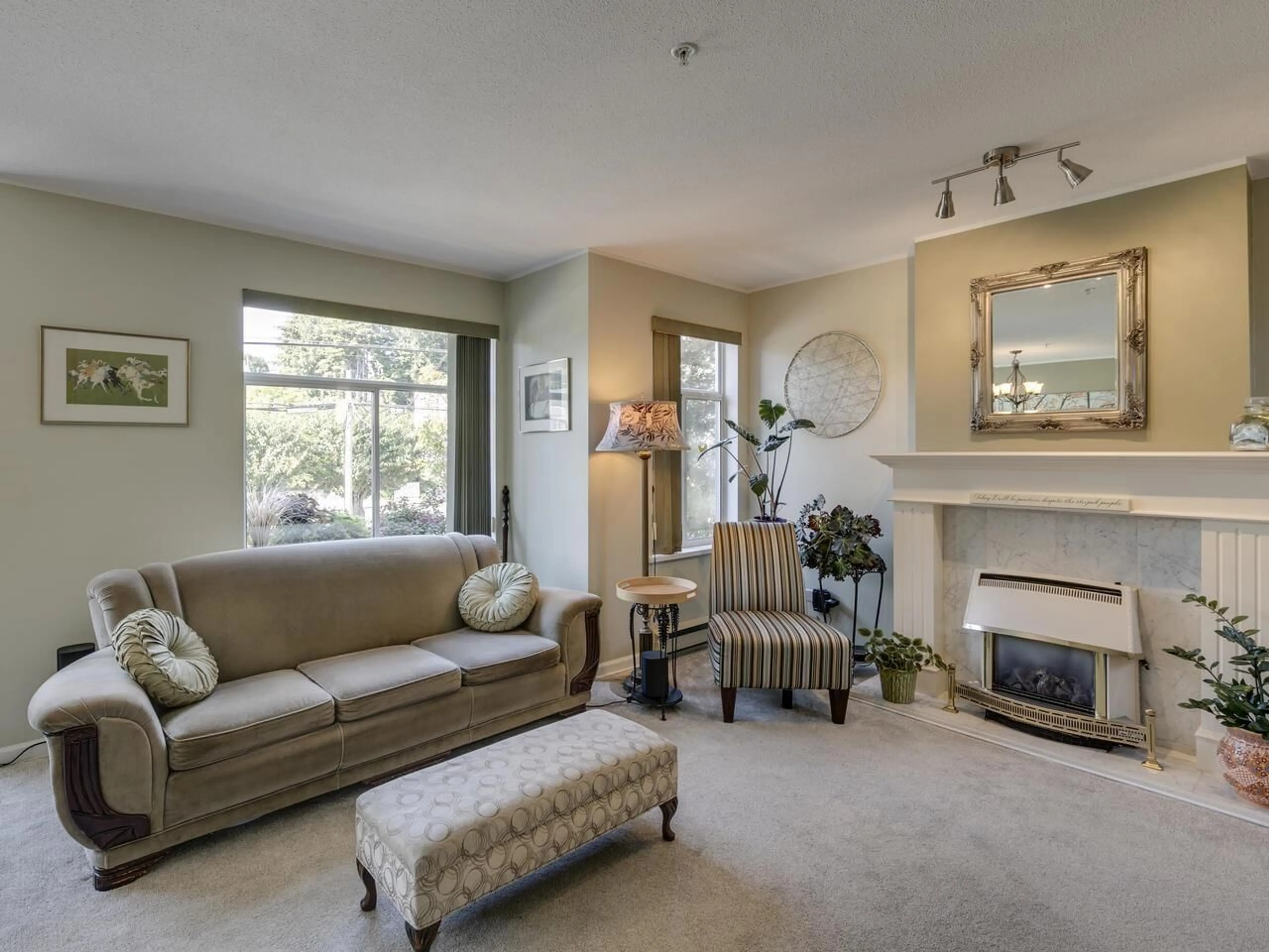 Living room with furniture, unknown for 104 - 33344 2ND, Mission British Columbia V2V1K3
