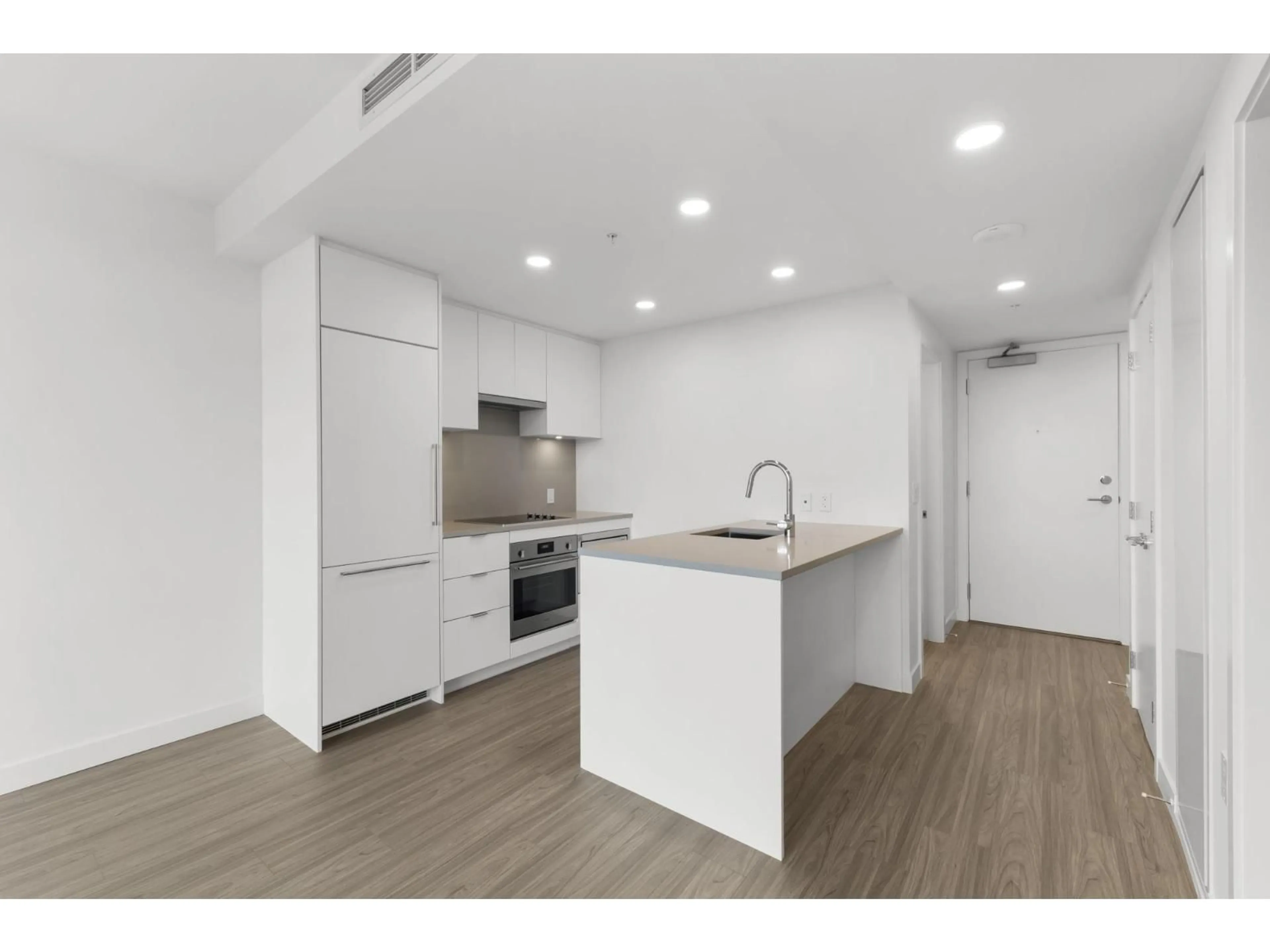 Standard kitchen, unknown for 1209 - 13675 107A, Surrey British Columbia V3T2H2