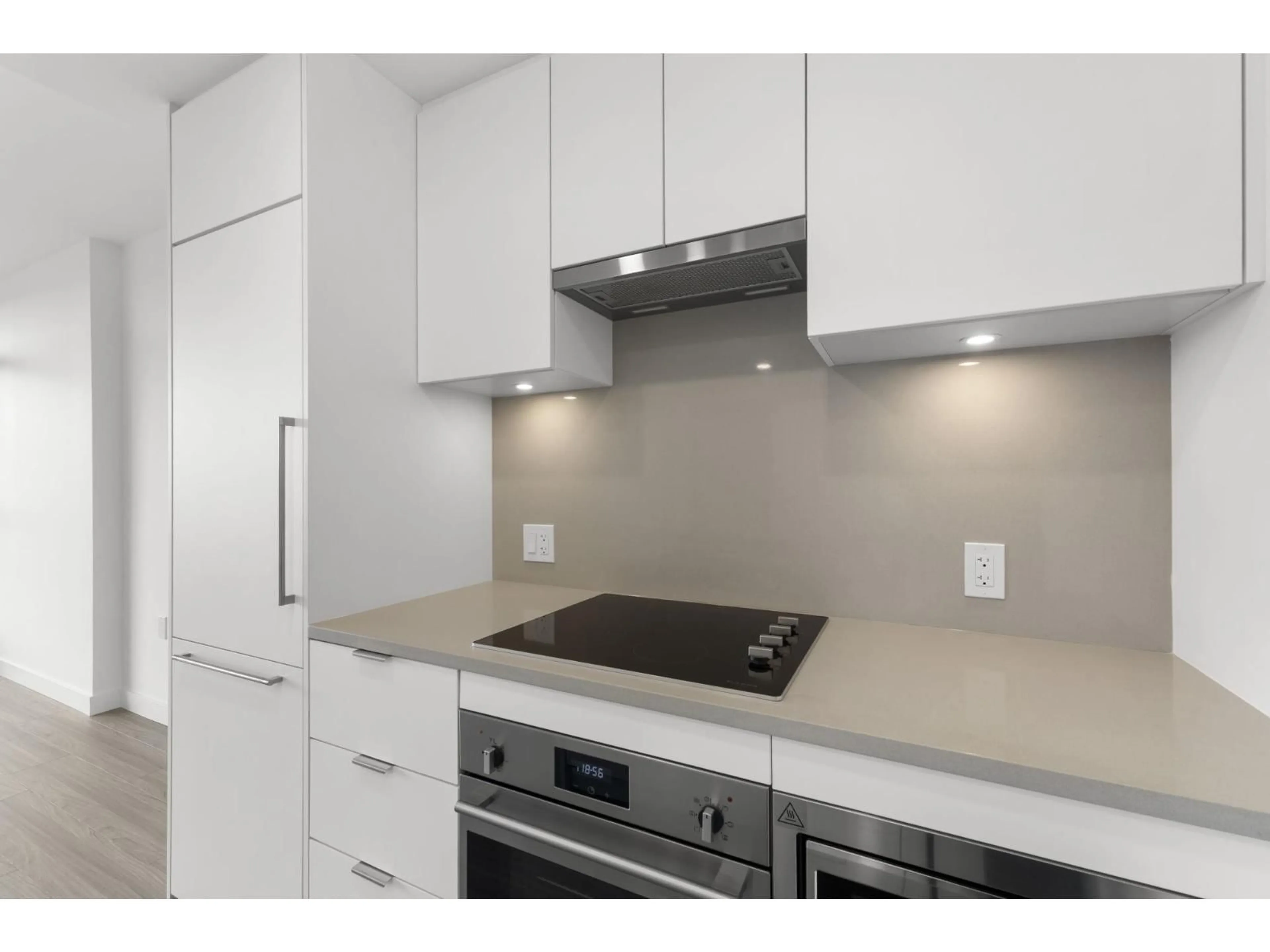 Standard kitchen, unknown for 1209 - 13675 107A, Surrey British Columbia V3T2H2