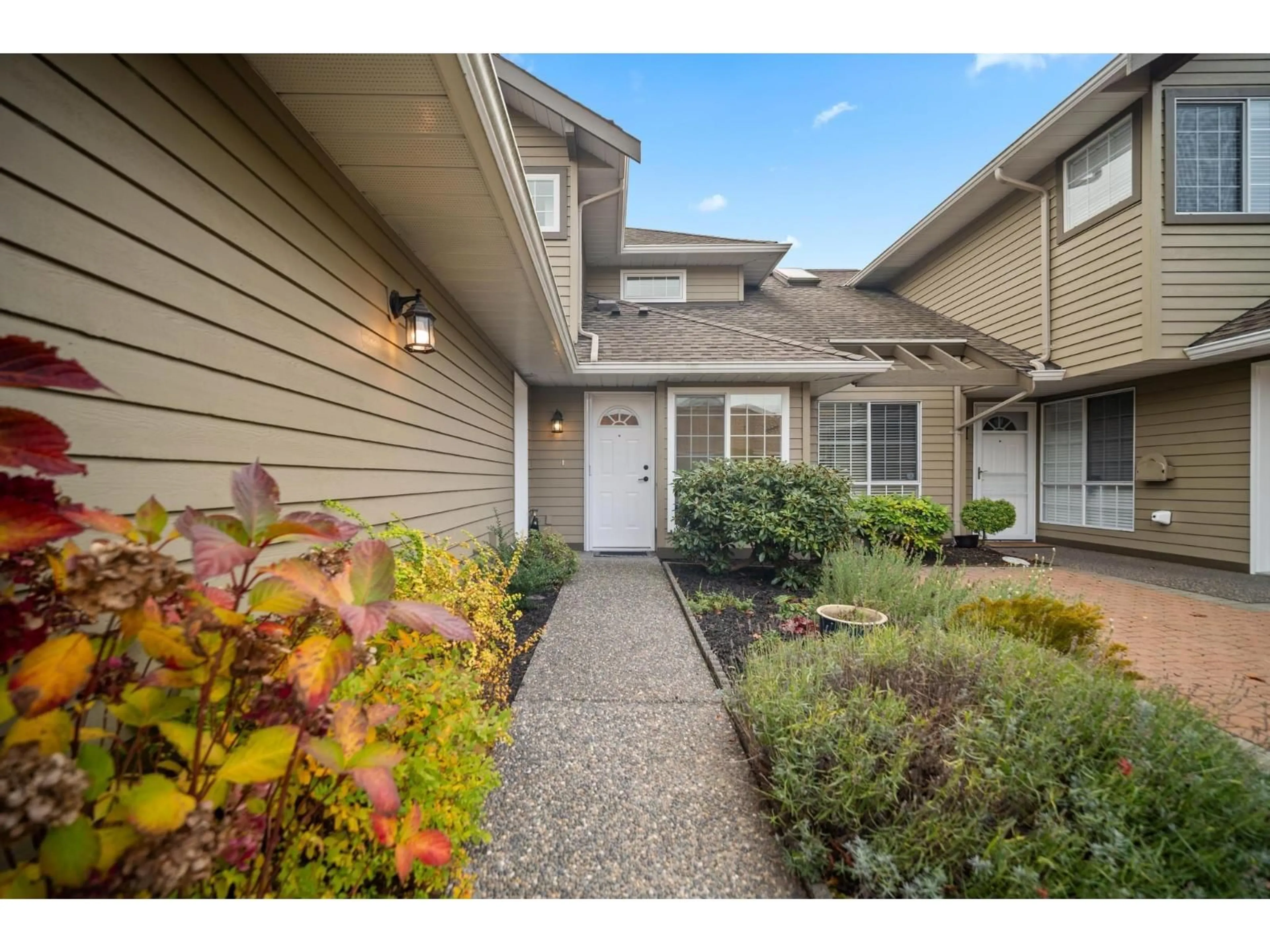 Unknown for 166 - 16275 15, Surrey British Columbia V4A1L4