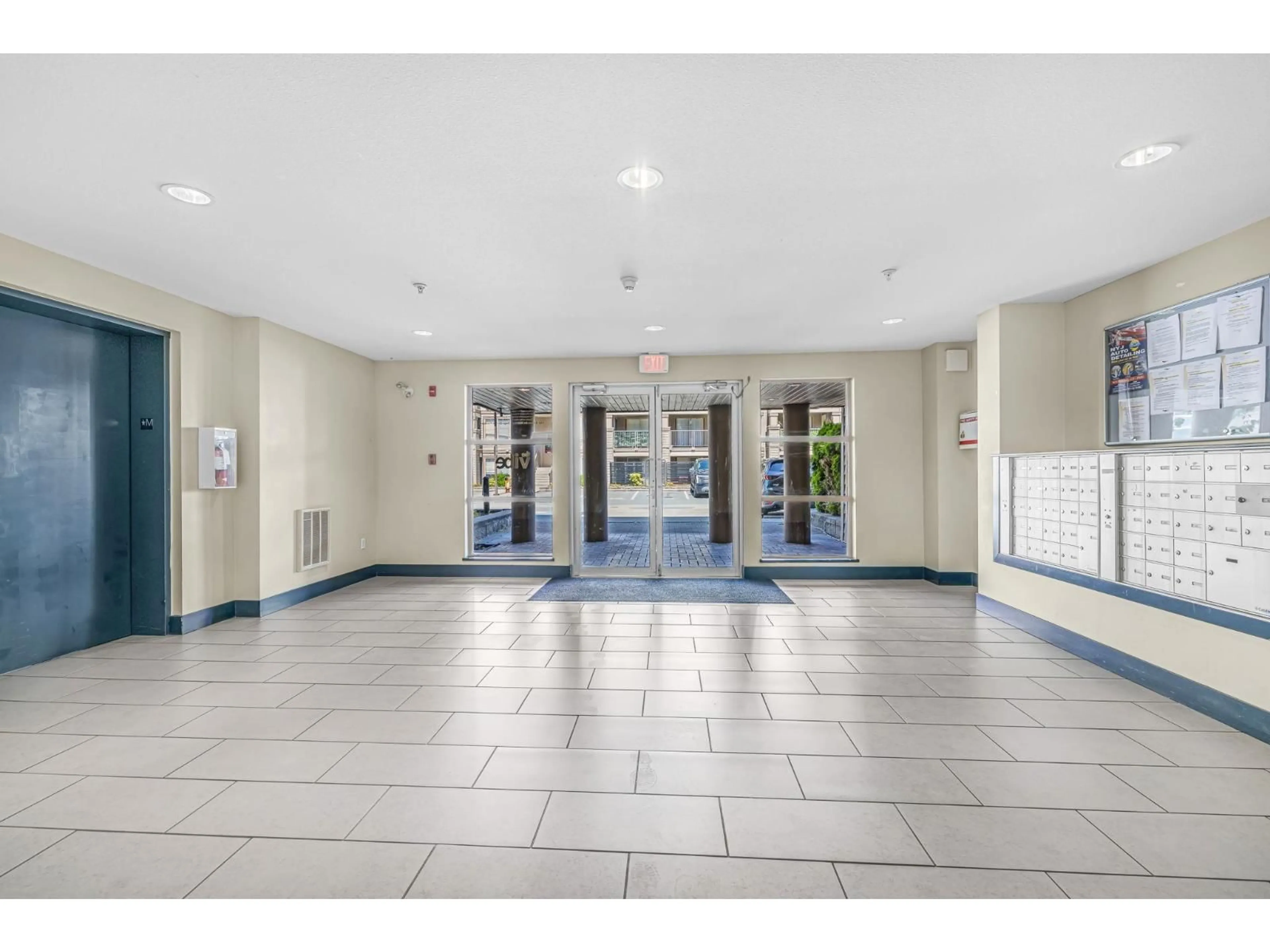 Indoor foyer for 301 - 45561 YALE ROAD, Chilliwack British Columbia V2P0A8