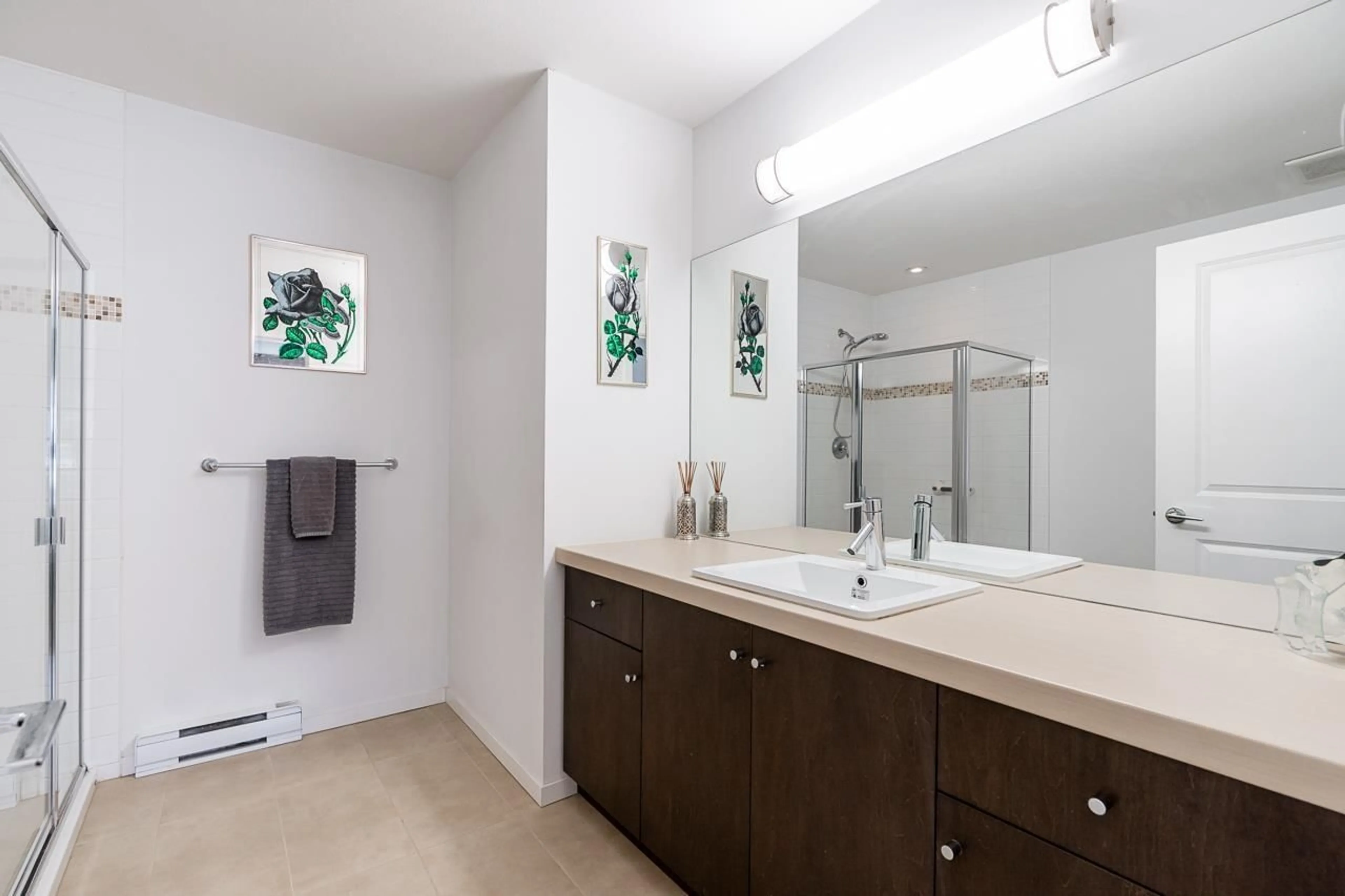 Standard bathroom, ceramic/tile floor for 7 - 6895 188, Surrey British Columbia V4N6M3