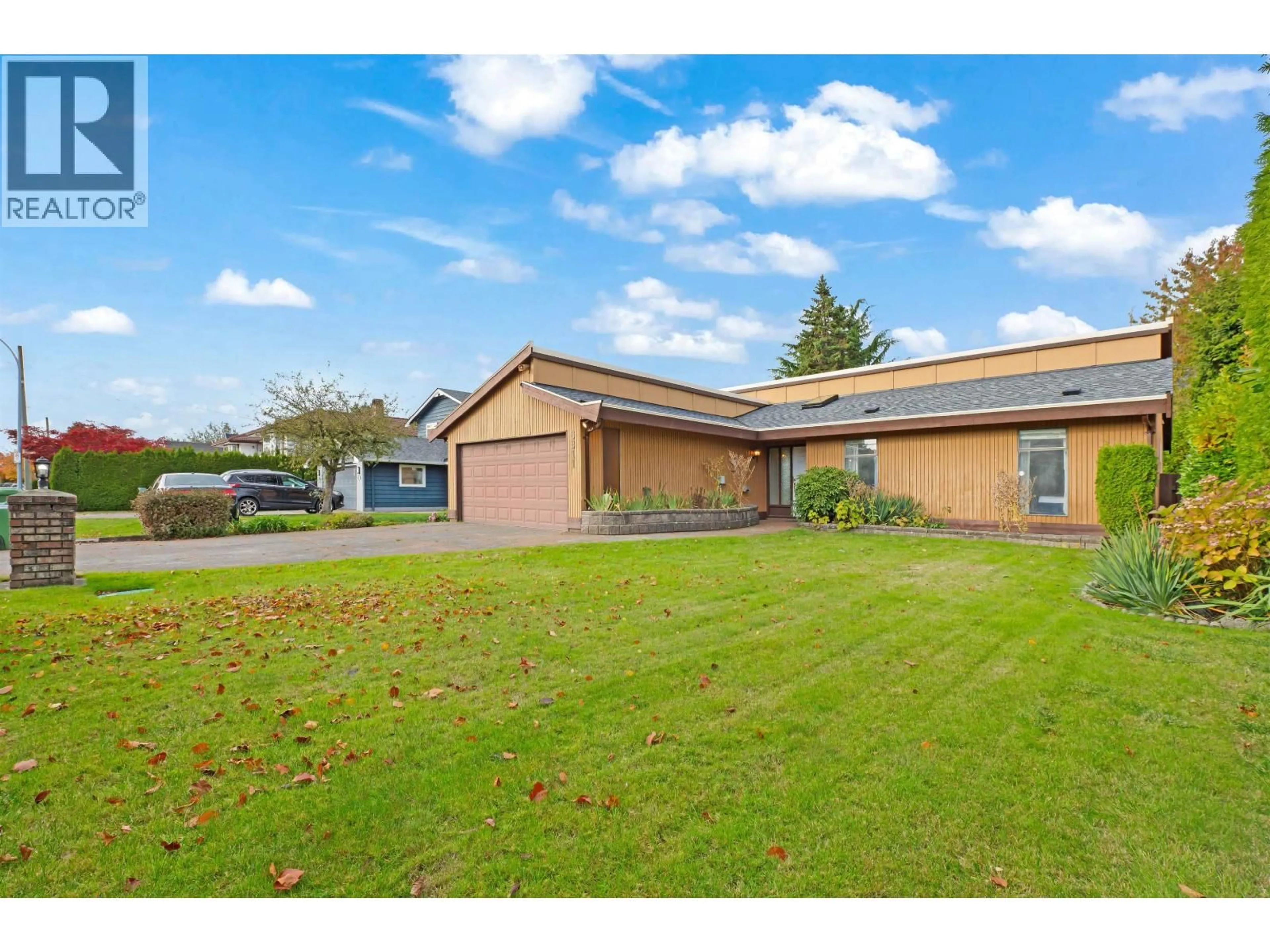 A pic from outside/outdoor area/front of a property/back of a property/a pic from drone, street for 6611 FRANCIS ROAD, Richmond British Columbia V7C1K4