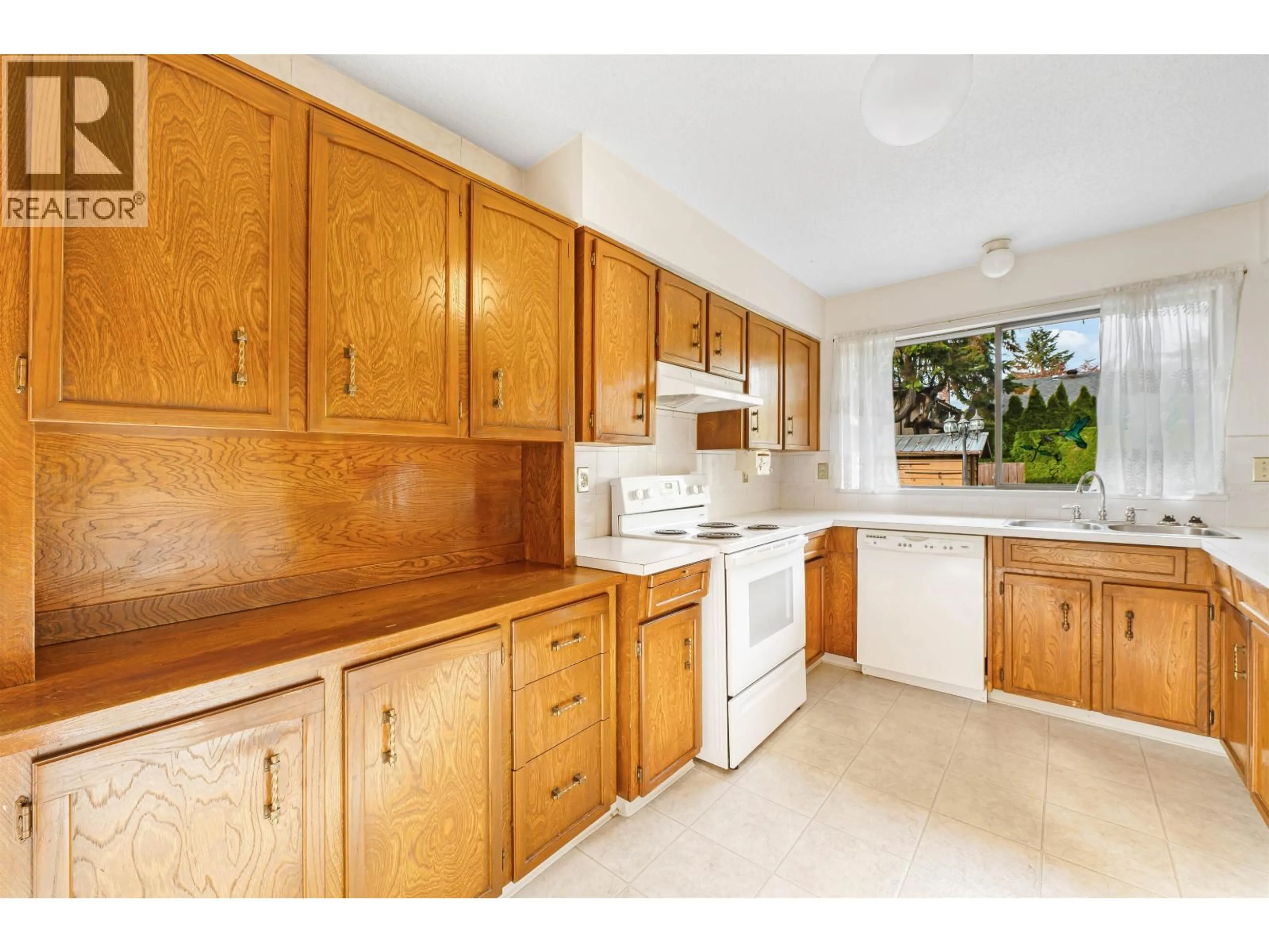 Standard kitchen, unknown for 6611 FRANCIS ROAD, Richmond British Columbia V7C1K4
