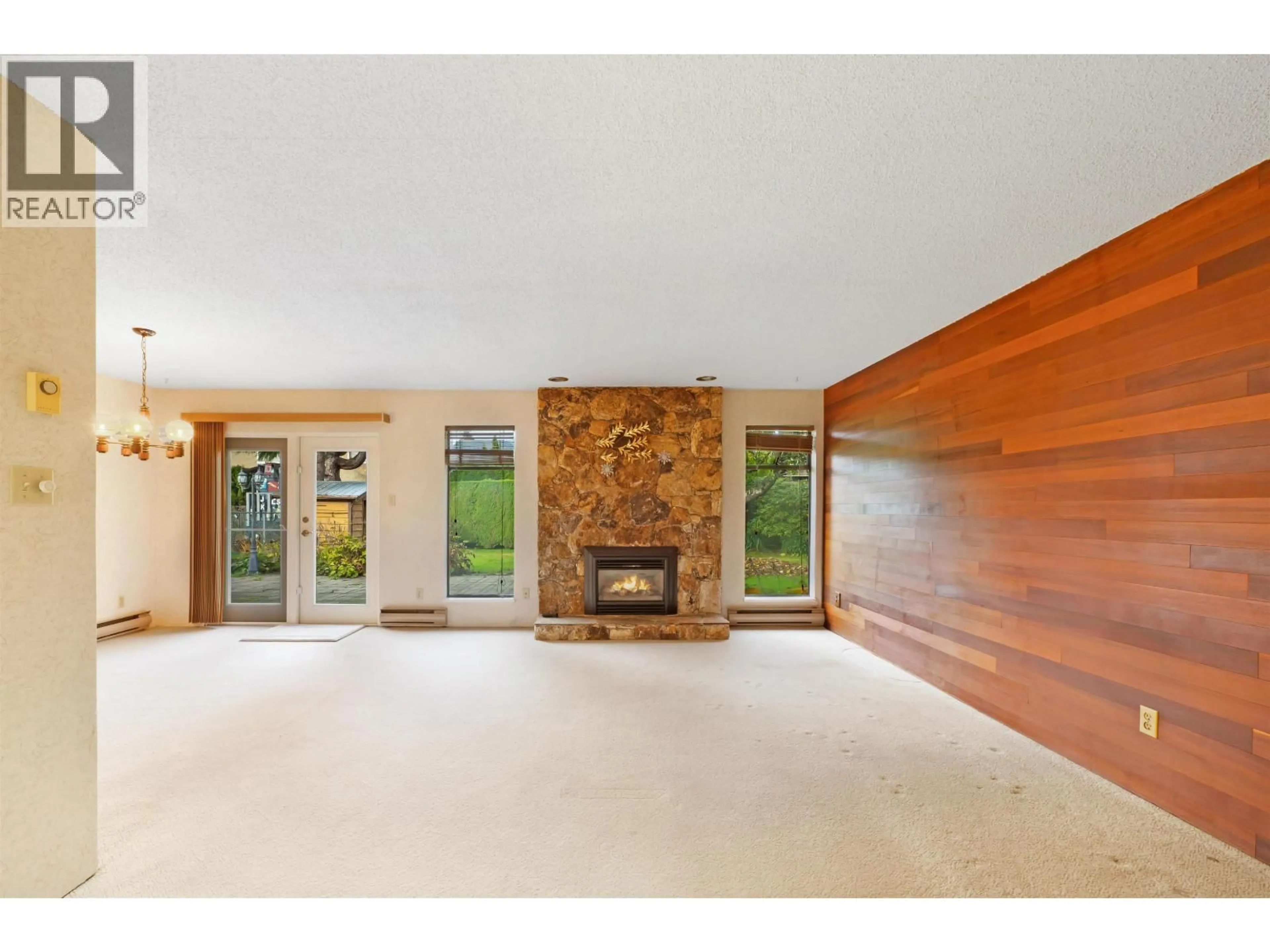 Indoor foyer for 6611 FRANCIS ROAD, Richmond British Columbia V7C1K4