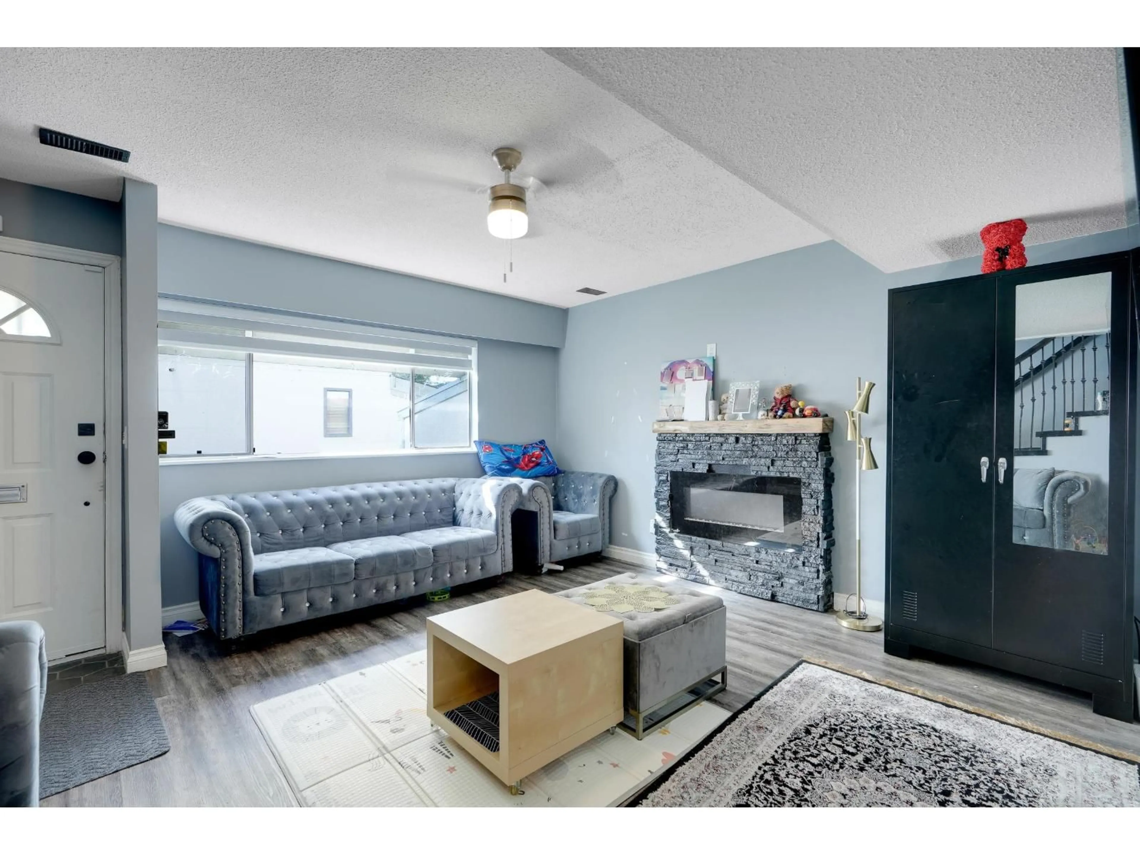 Living room with furniture, unknown for 16 - 5271 204, Langley British Columbia V3A5X1