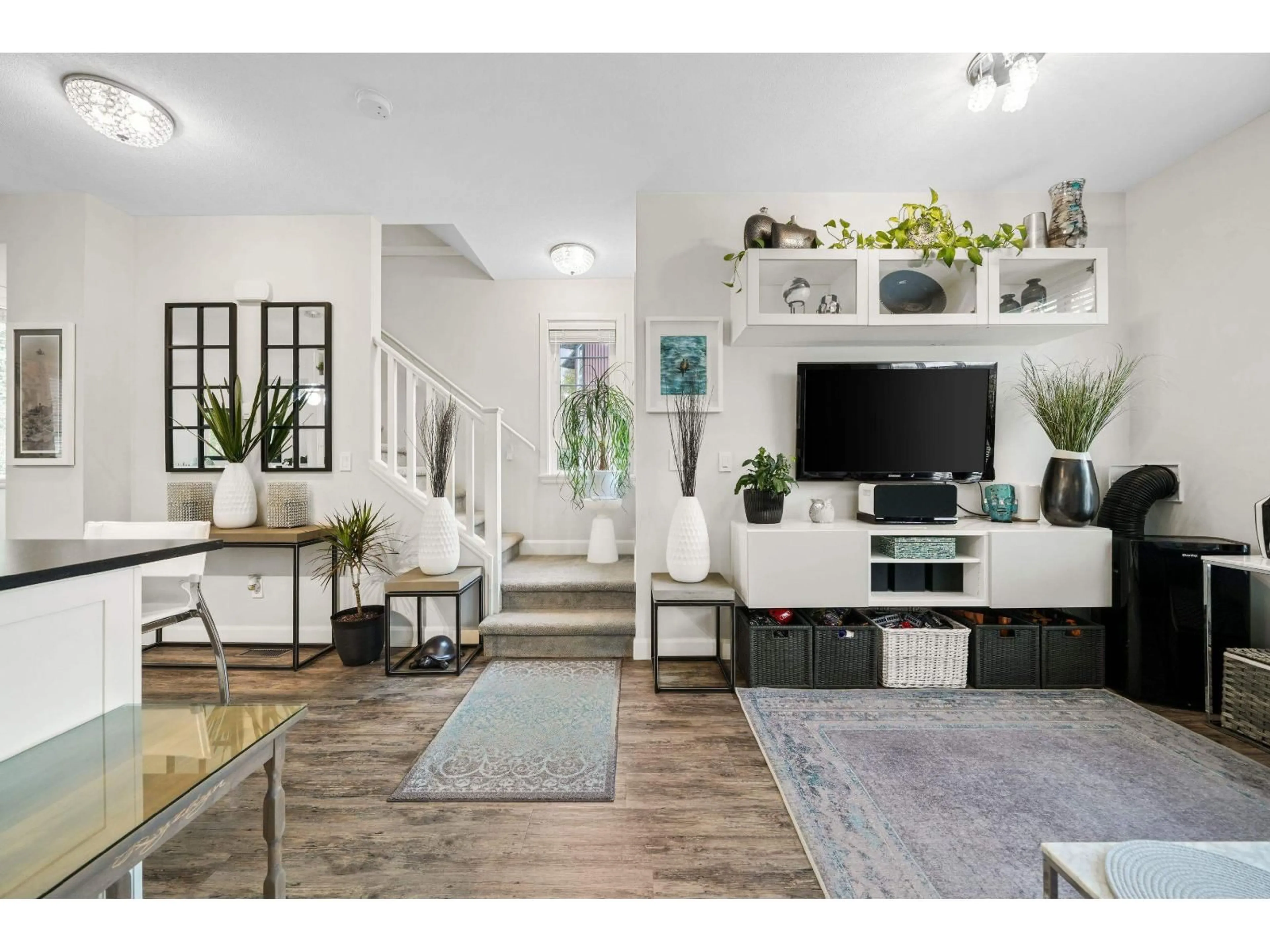 Living room with furniture, unknown for 99 - 18777 68A, Surrey British Columbia V4N0Z7