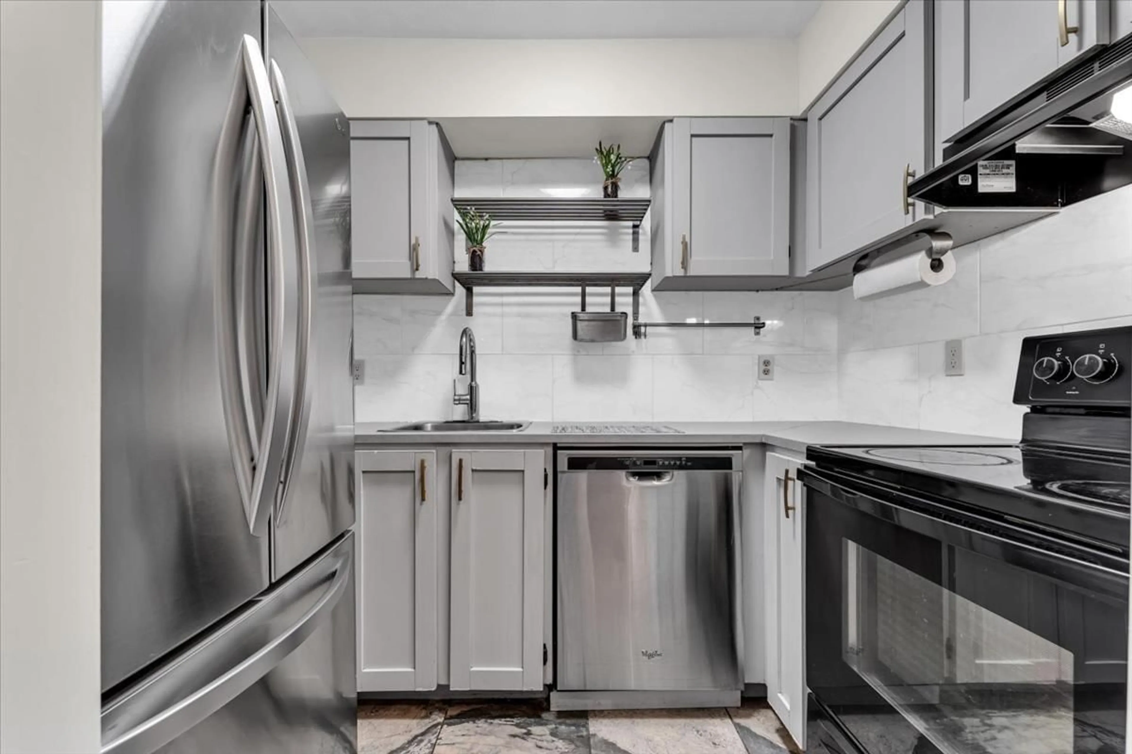 Standard kitchen, ceramic/tile floor for 201 - 10560 154, Surrey British Columbia V3R8A3