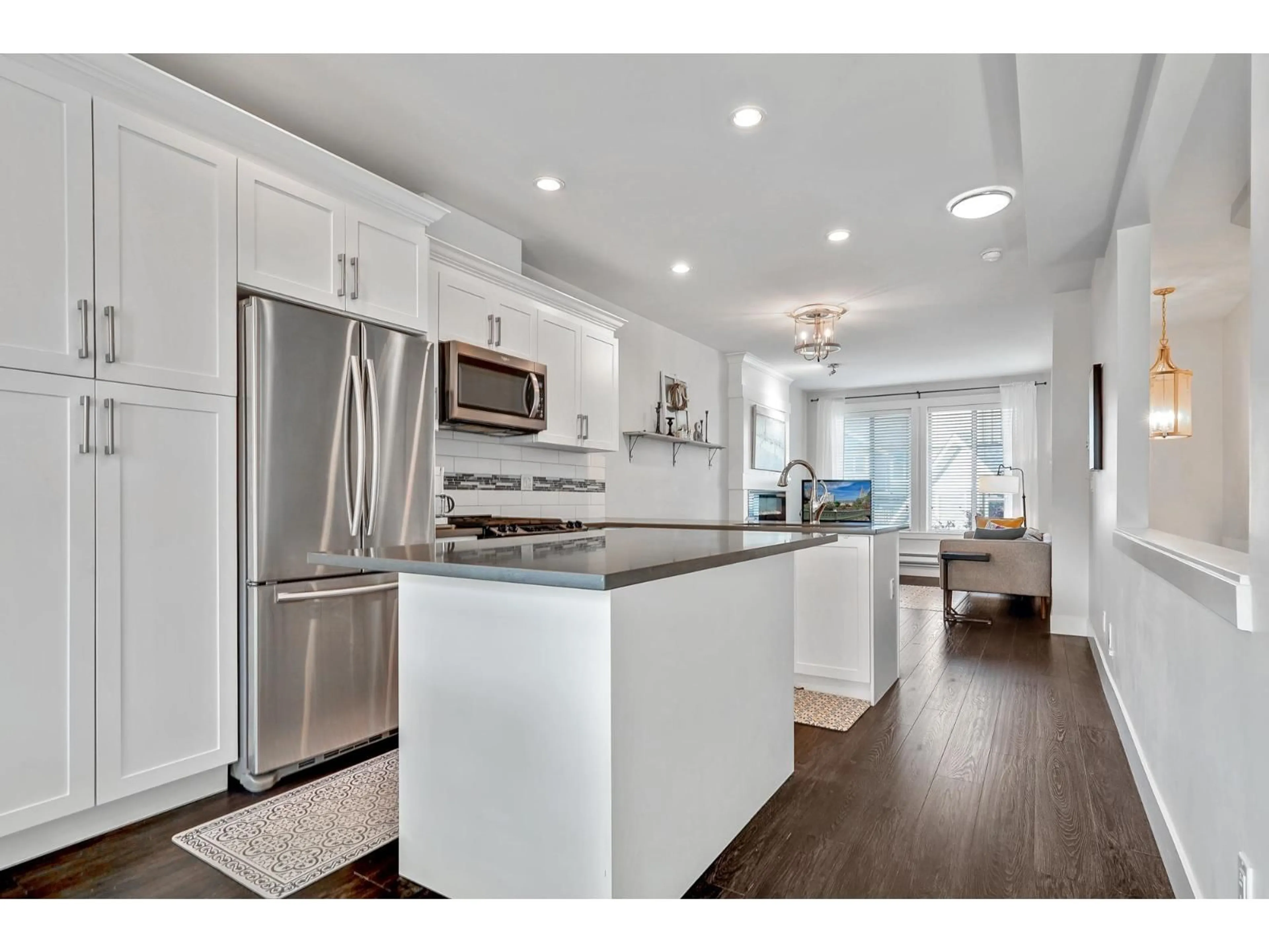Open concept kitchen, unknown for 3 - 3266 147, Surrey British Columbia V4P1Z8