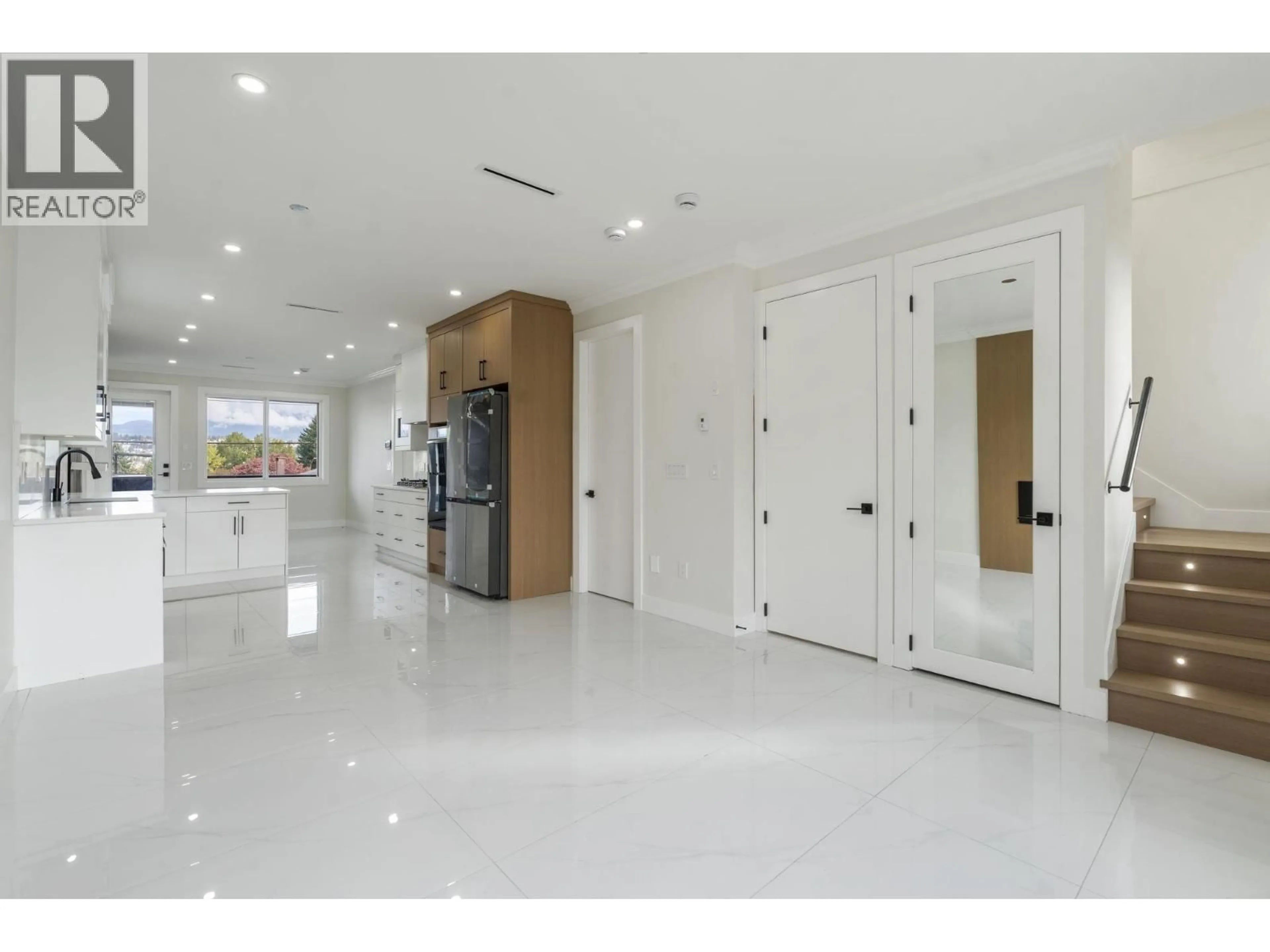 Unknown for 5685 LAUREL STREET, Burnaby British Columbia V5G1N4