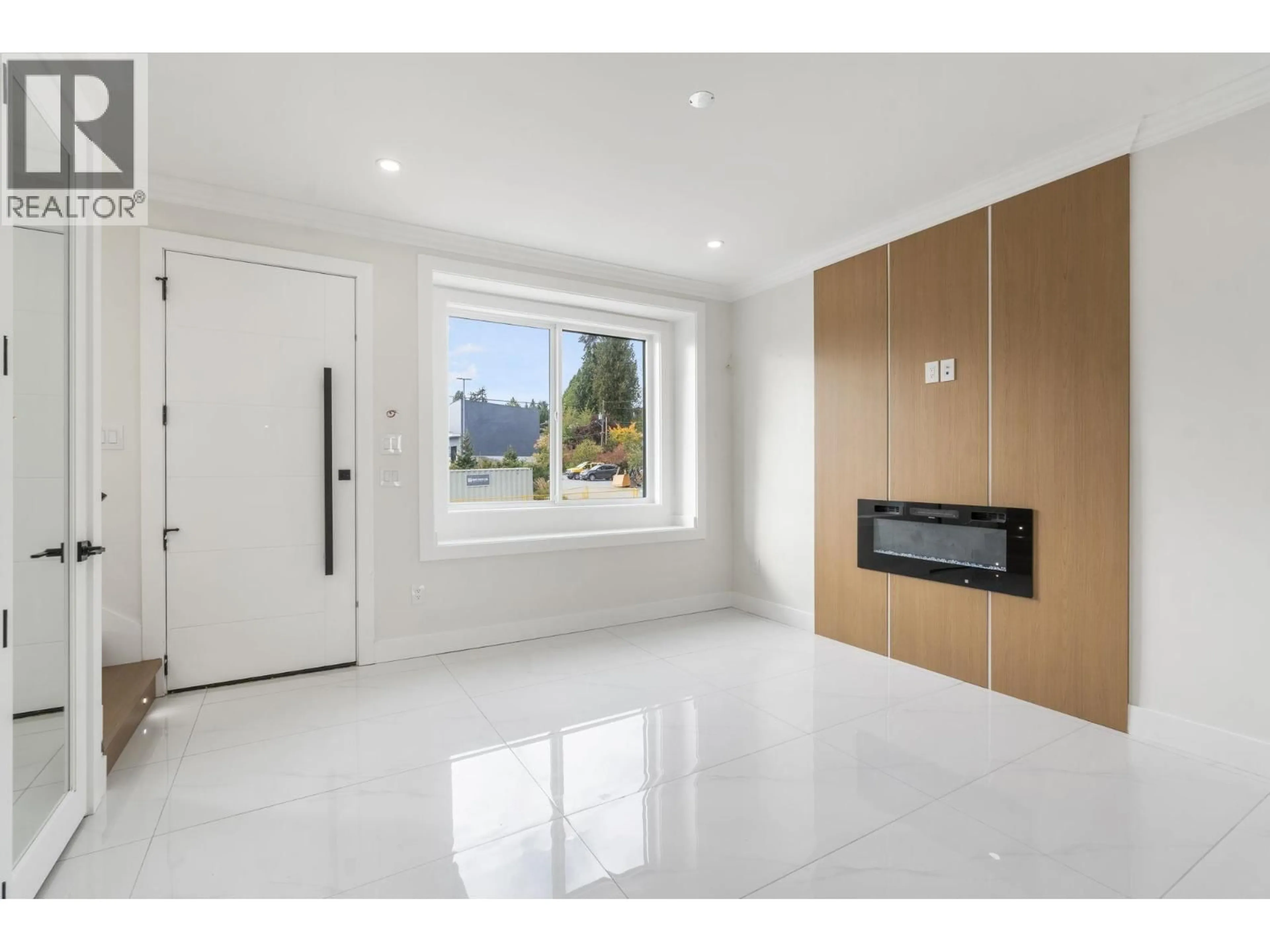 Indoor entryway for 5685 LAUREL STREET, Burnaby British Columbia V5G1N4