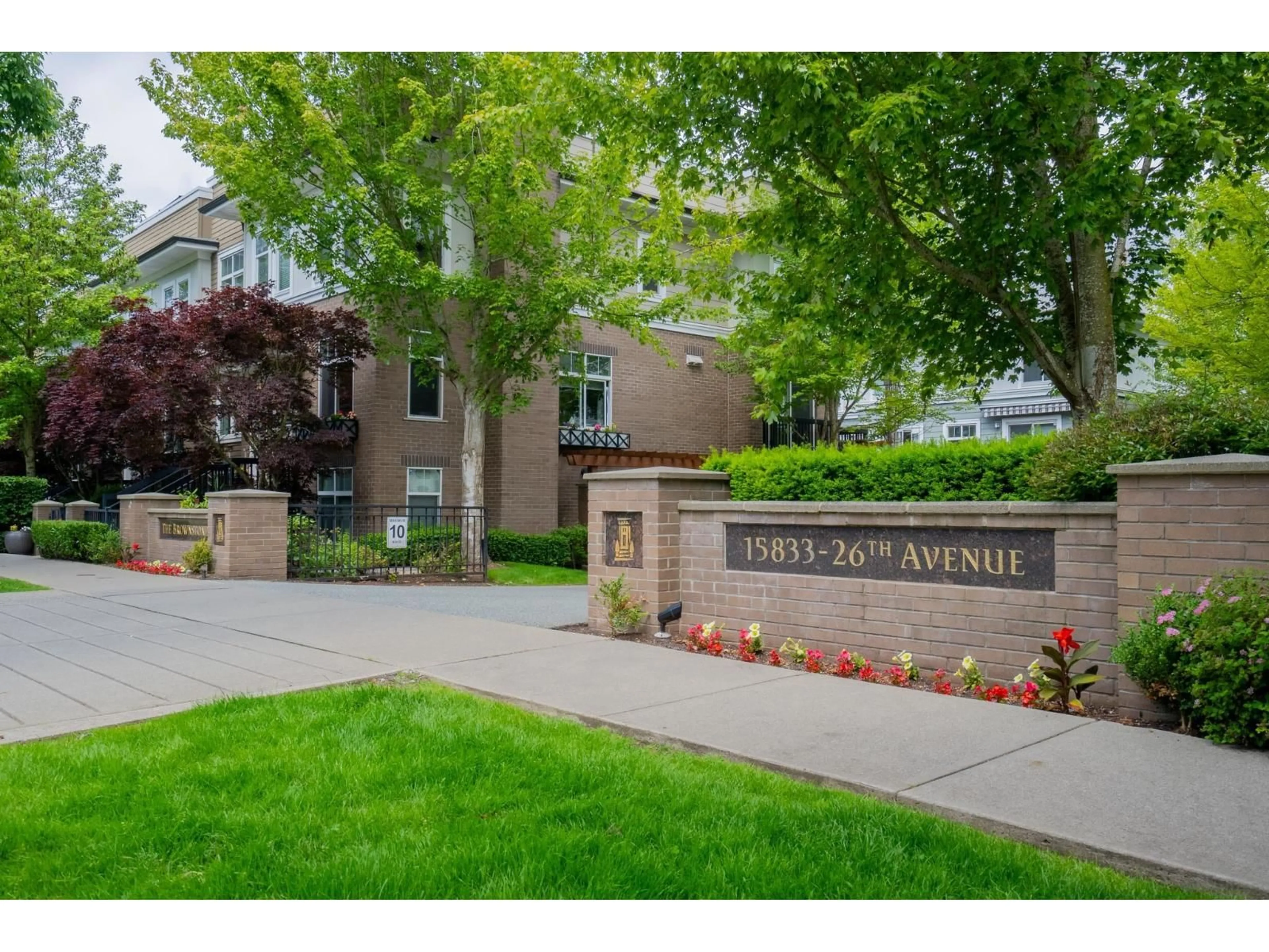 Indoor foyer for 15 - 15833 26, Surrey British Columbia V3Z2X5