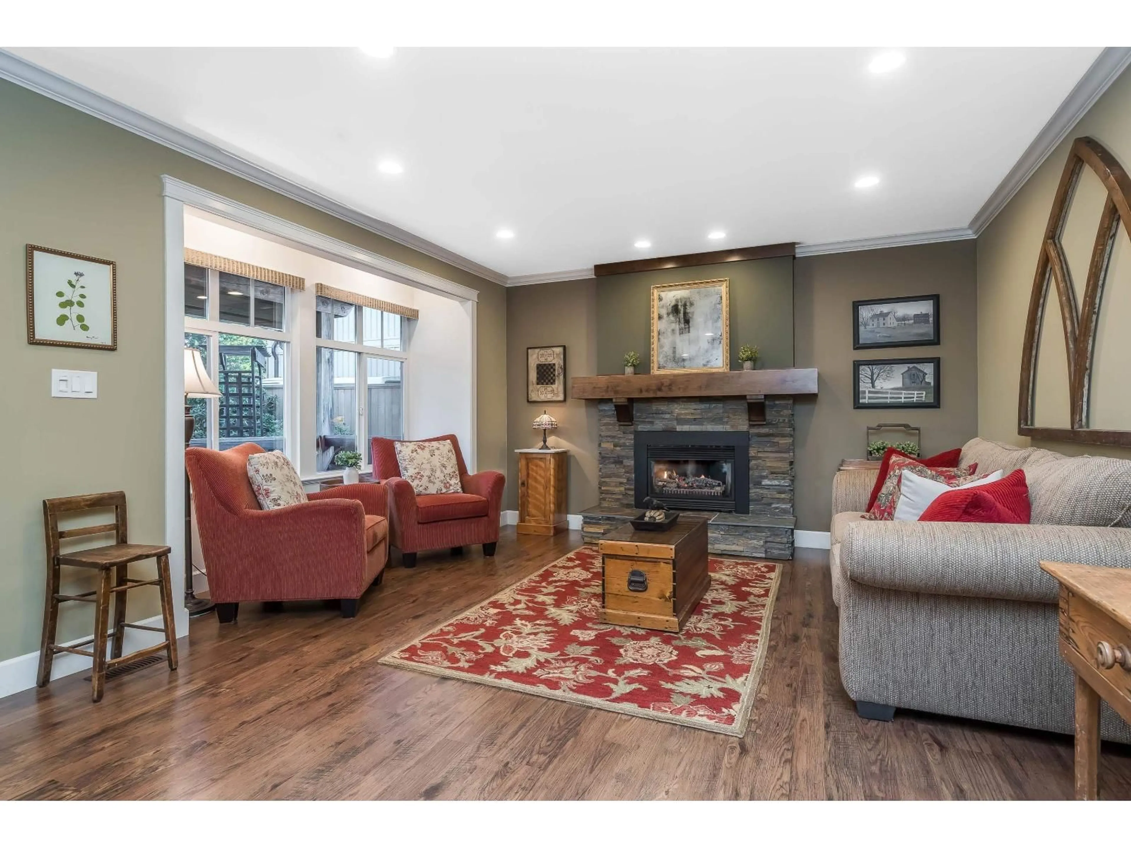 Living room with furniture, wood/laminate floor for 4611 198C, Langley British Columbia V3A5Z7